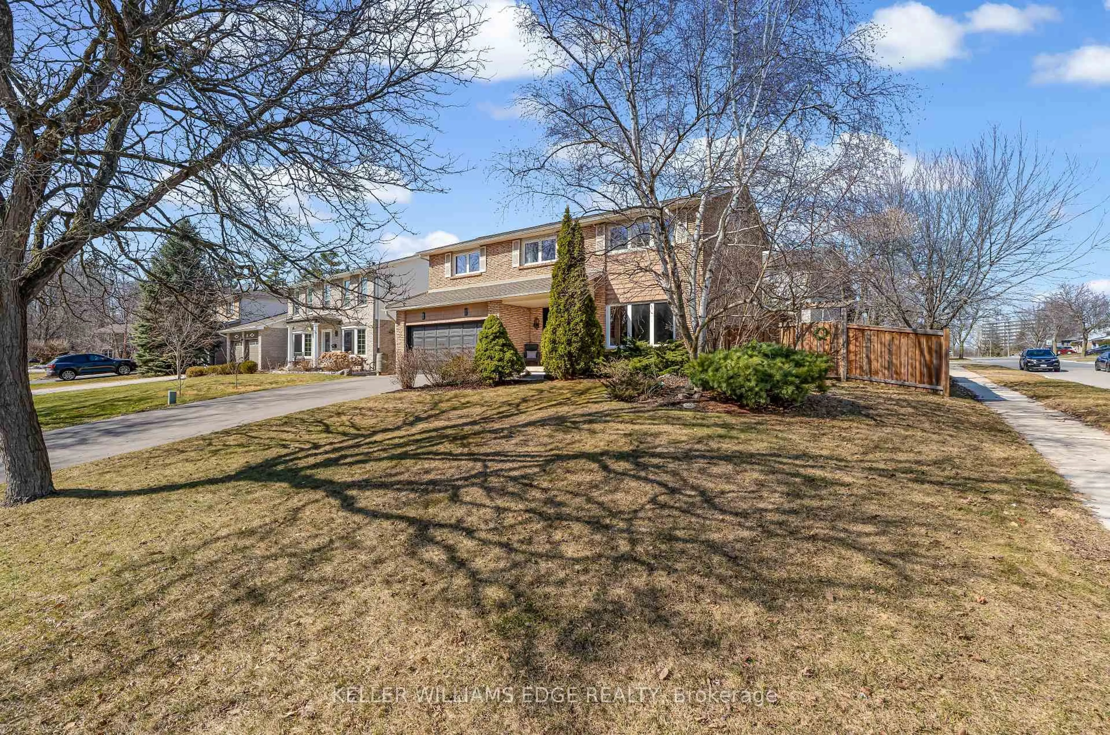 A pic from outside/outdoor area/front of a property/back of a property/a pic from drone, street for 1351 Bryanston Crt, Burlington Ontario L7P 3N7