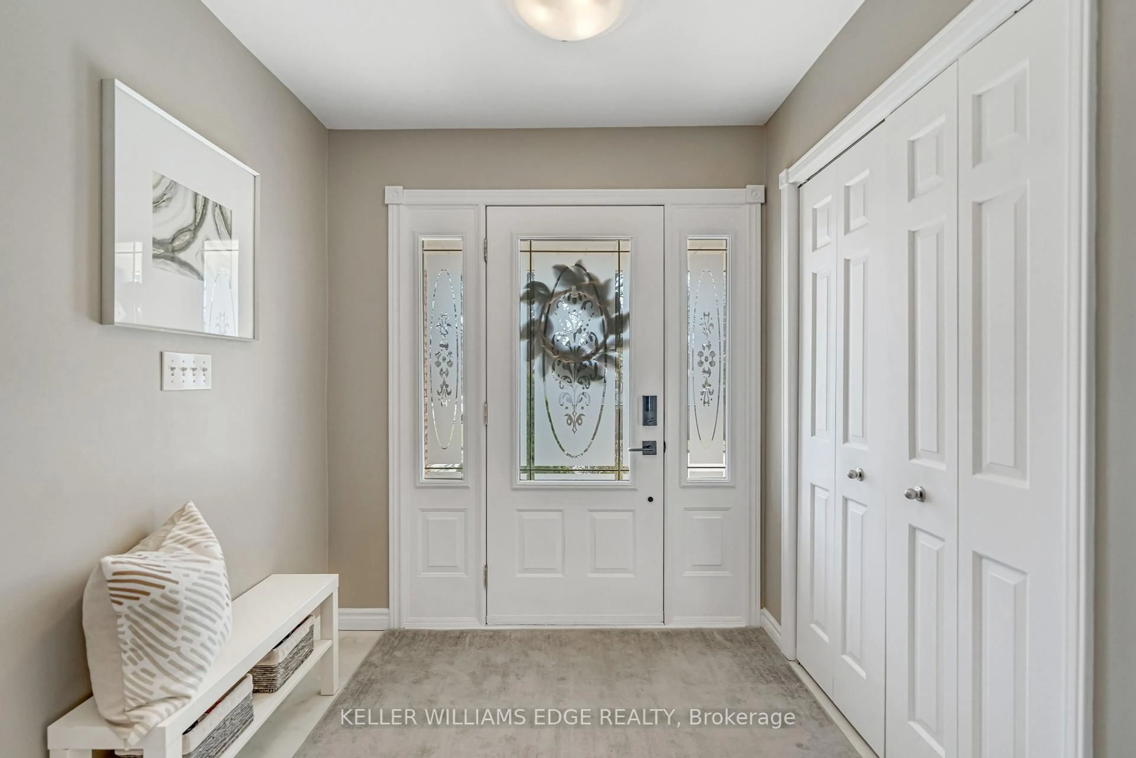 Indoor entryway for 1351 Bryanston Crt, Burlington Ontario L7P 3N7