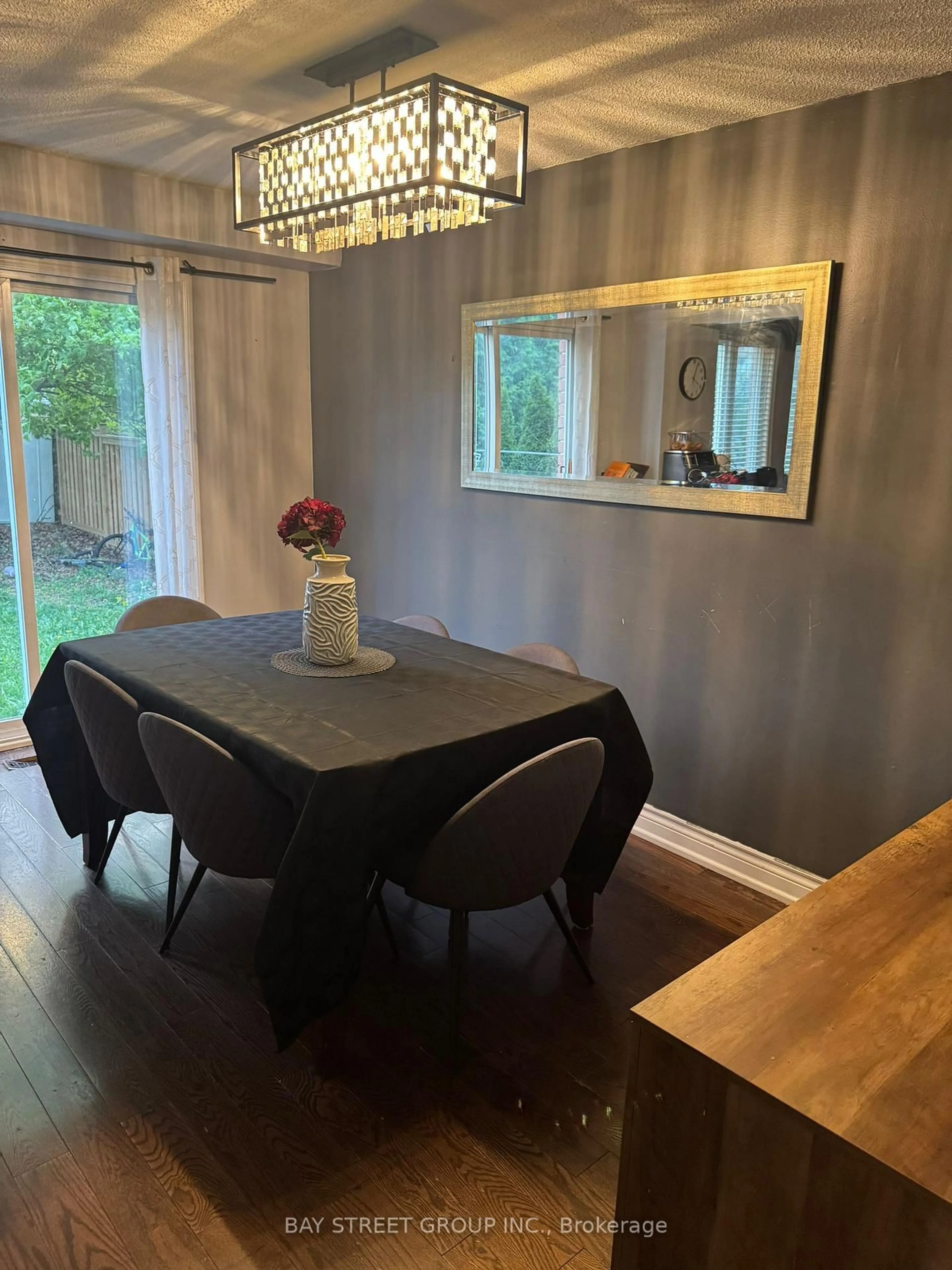 Dining room, wood/laminate floor for 556 Holly Ave, Milton Ontario L9T 4B1