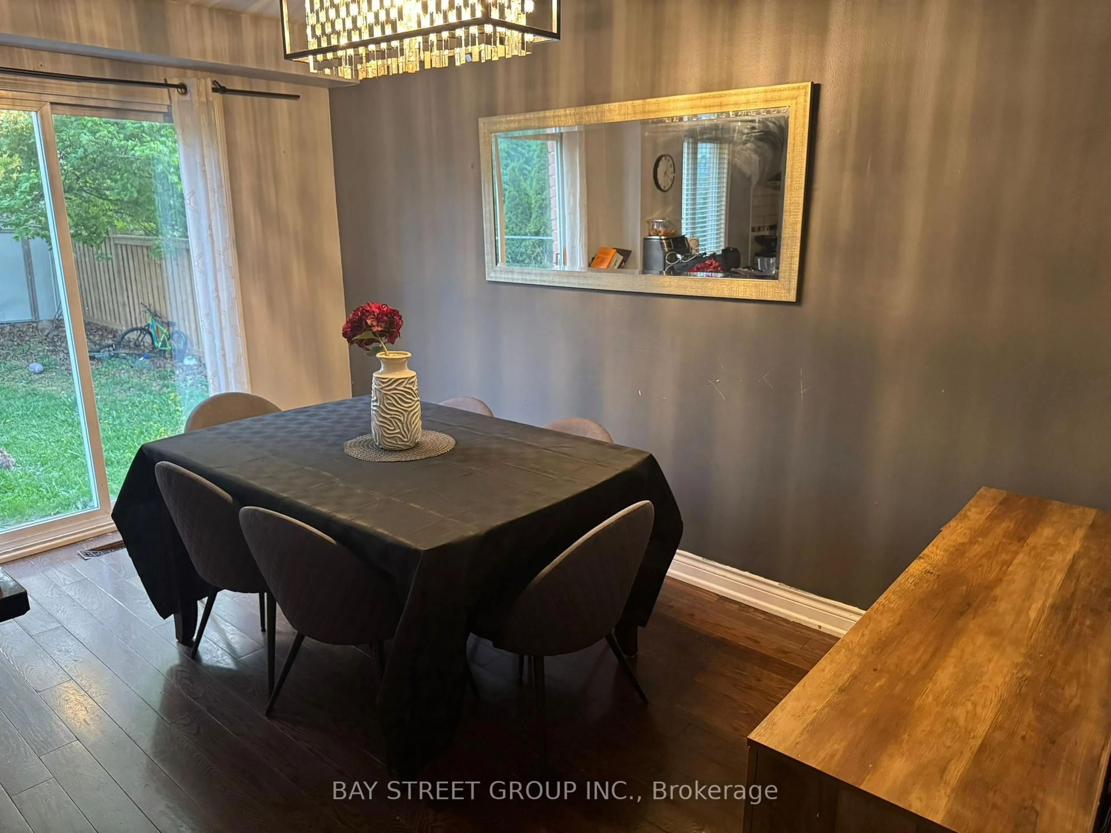 Dining room, unknown for 556 Holly Ave, Milton Ontario L9T 4B1