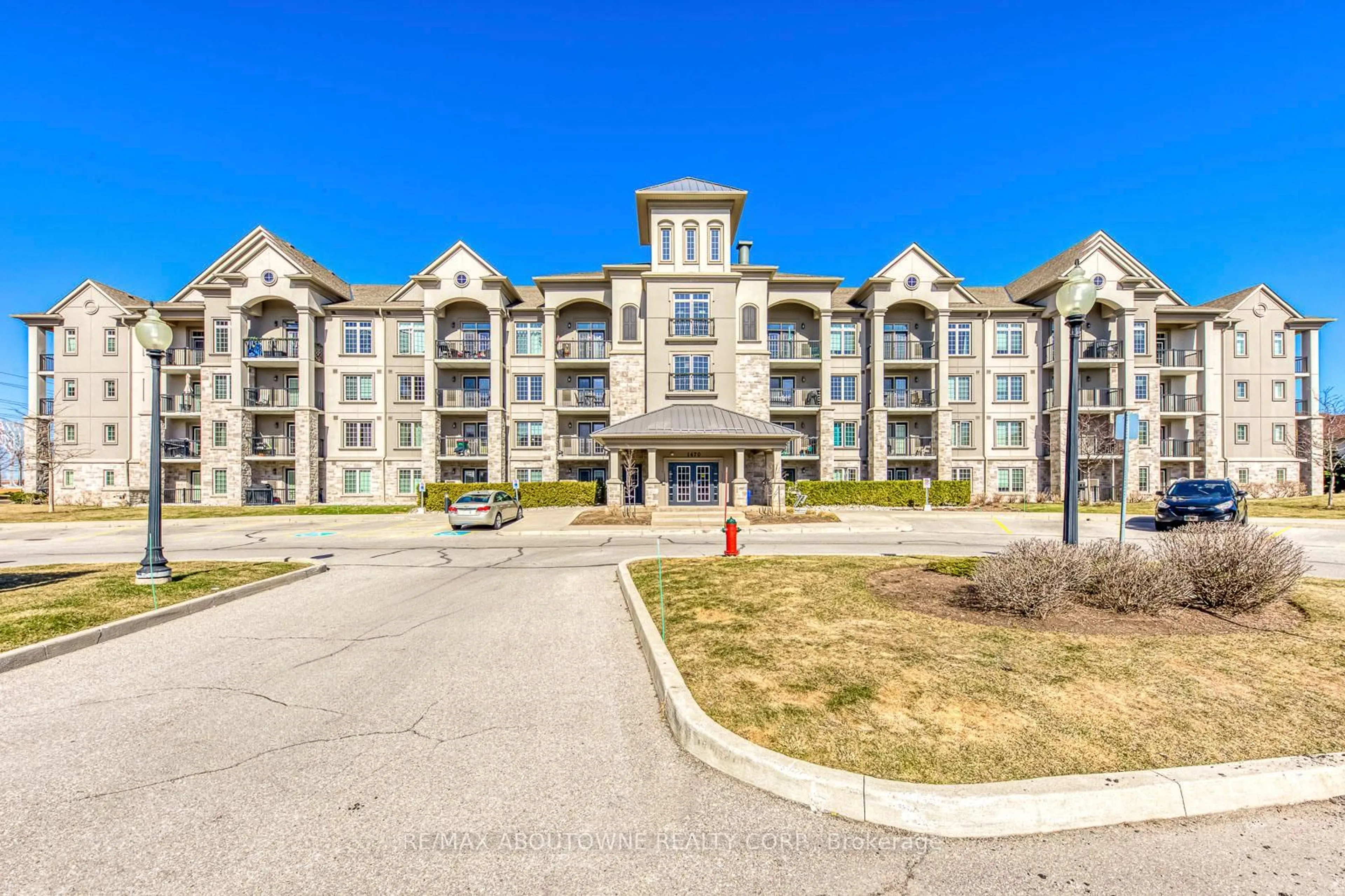 A pic from outside/outdoor area/front of a property/back of a property/a pic from drone, building for 1470 Main St #411, Milton Ontario L9T 8W6