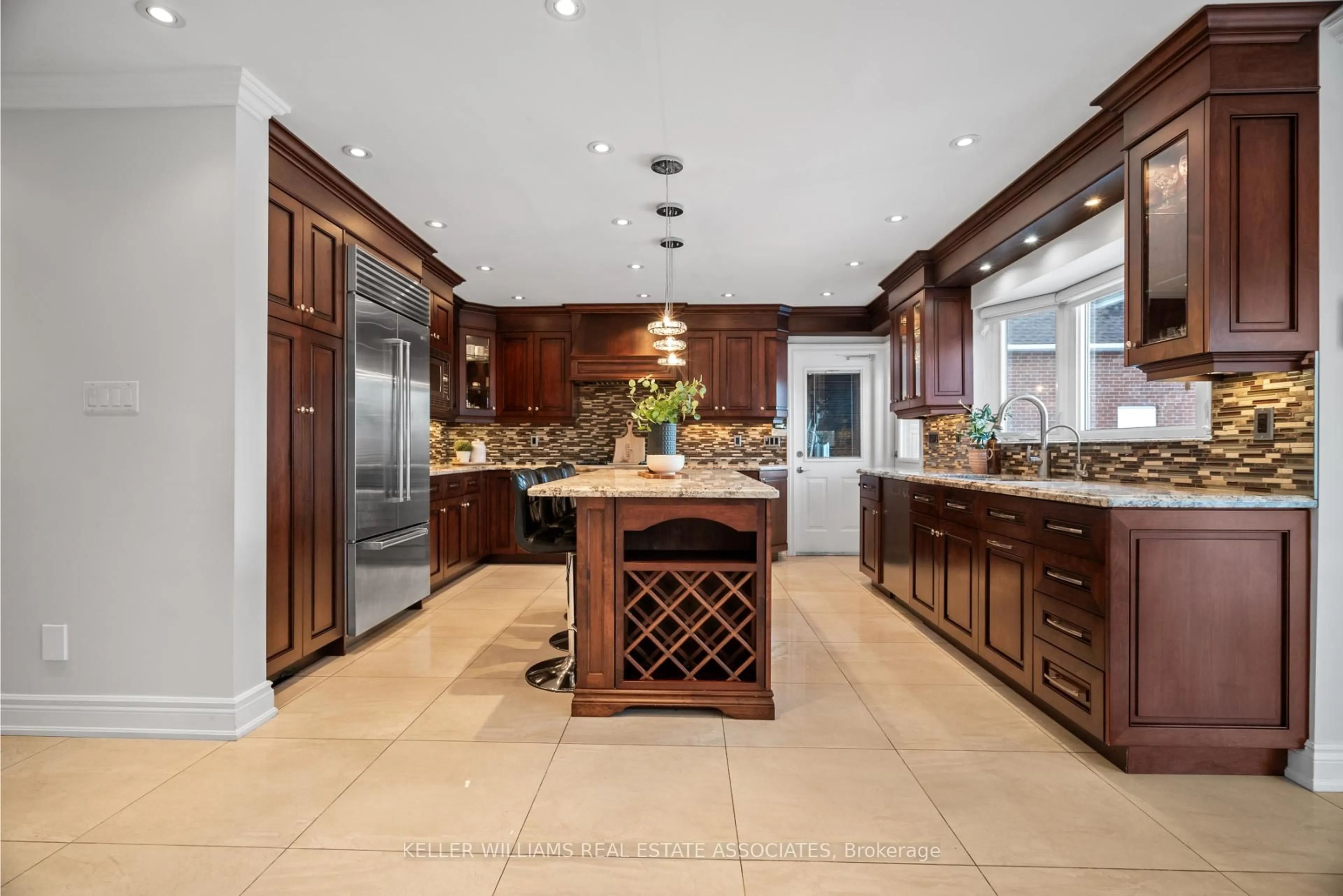 Contemporary kitchen, ceramic/tile floor for 6781 Snow Goose Lane, Mississauga Ontario L5N 5J2