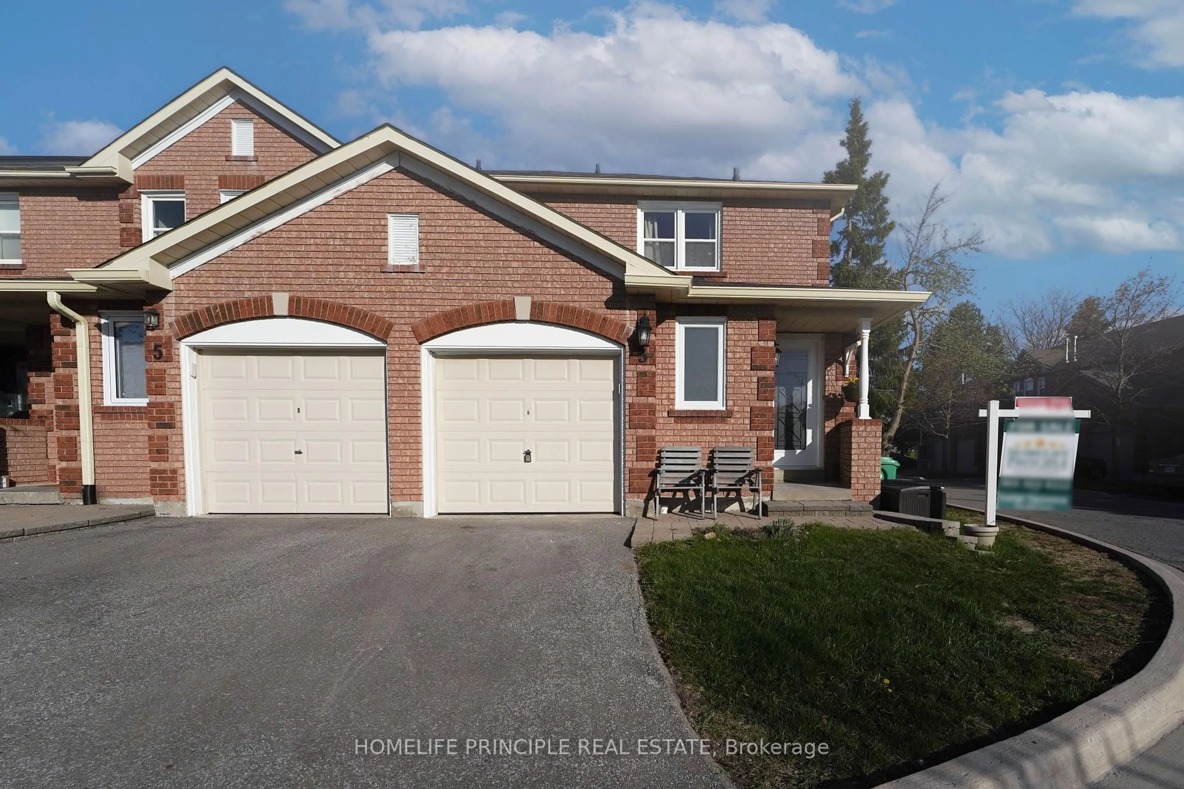 Home with brick exterior material, street for 3 Bridlefield Cres, Caledon Ontario L7E 1S8