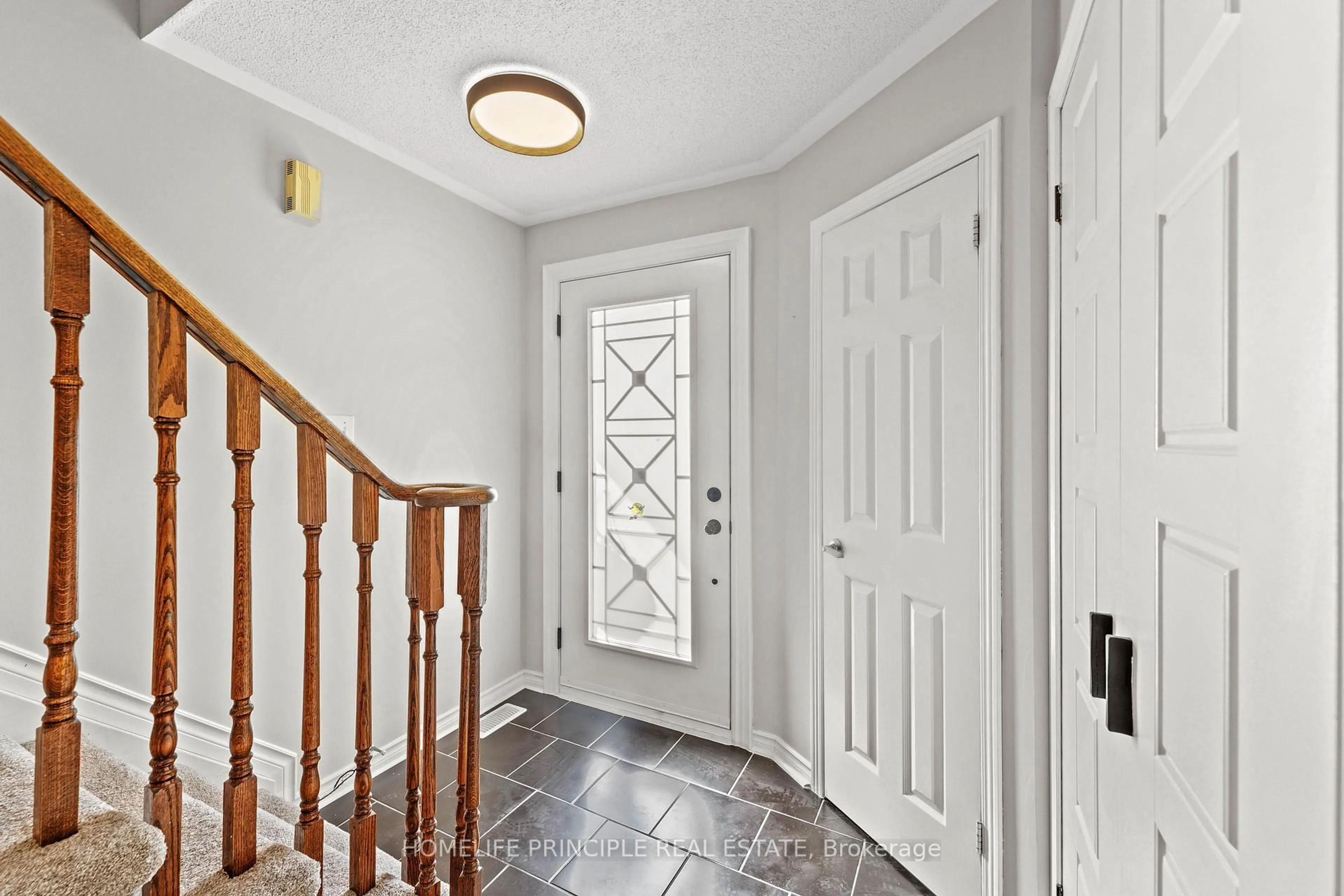 Indoor entryway for 3 Bridlefield Cres, Caledon Ontario L7E 1S8