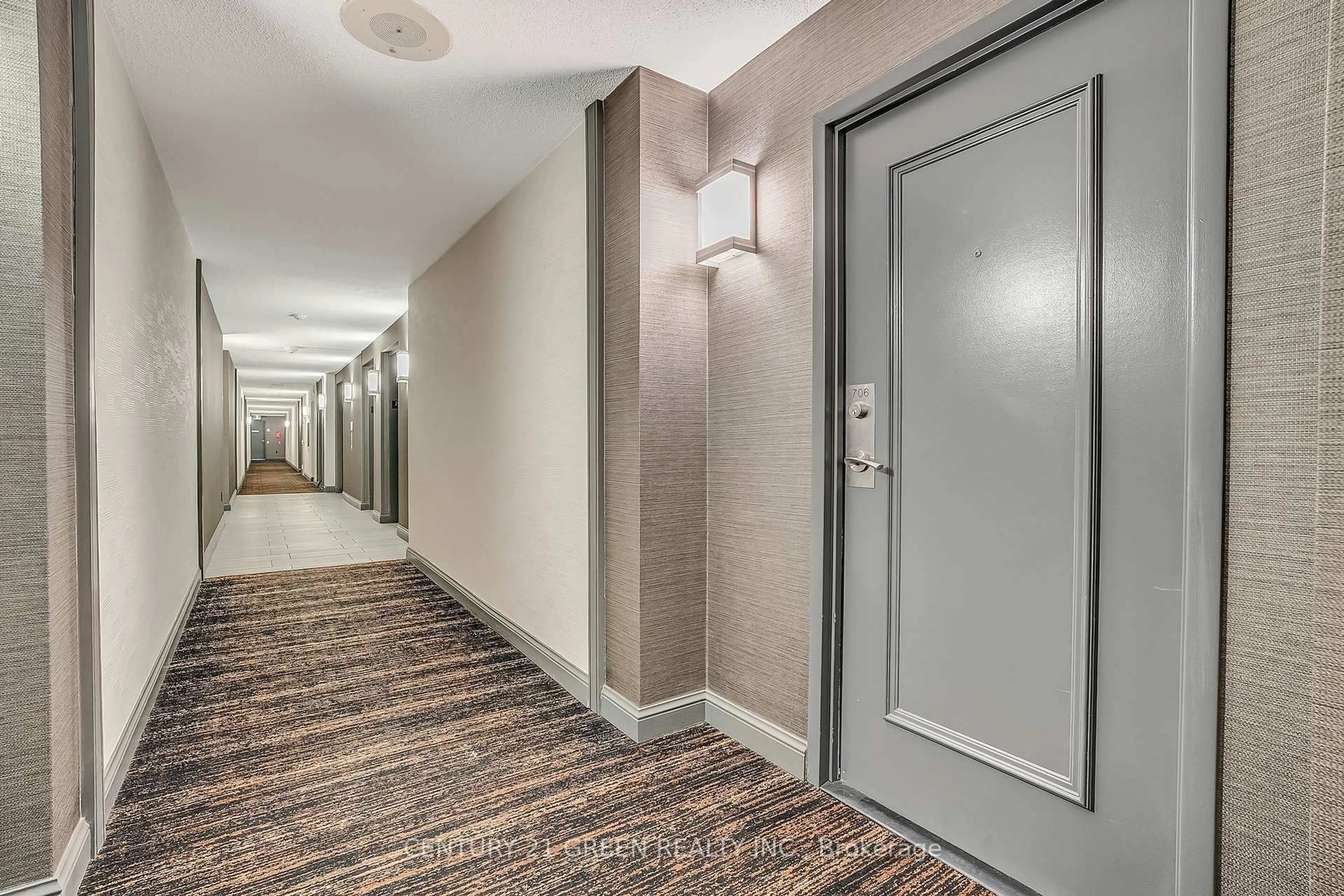 Indoor foyer for 350 Webb Dr #706, Mississauga Ontario L5B 3W4