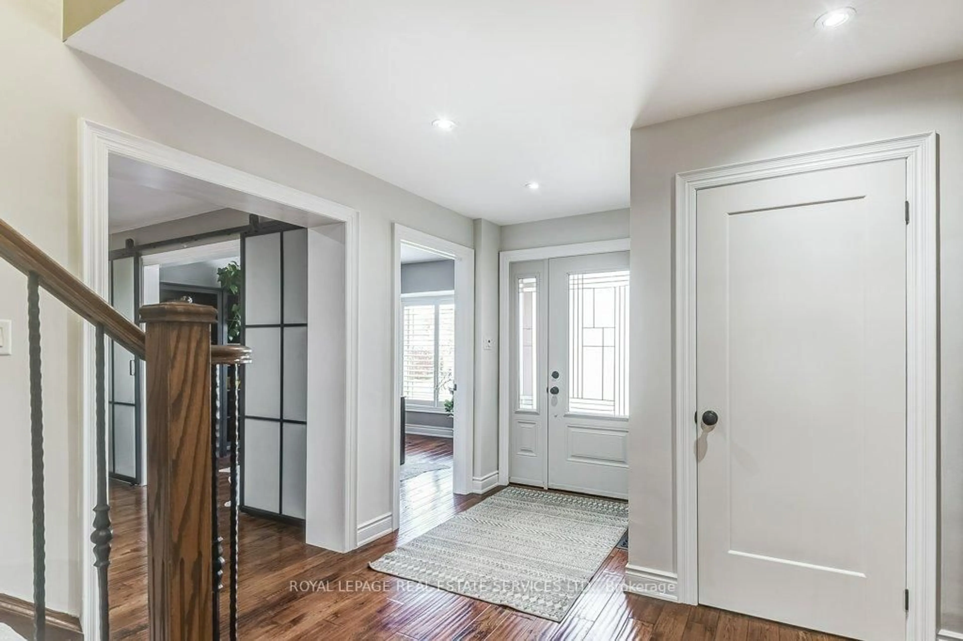 Indoor entryway for 2783 Duncairn Dr, Mississauga Ontario L5M 5C6