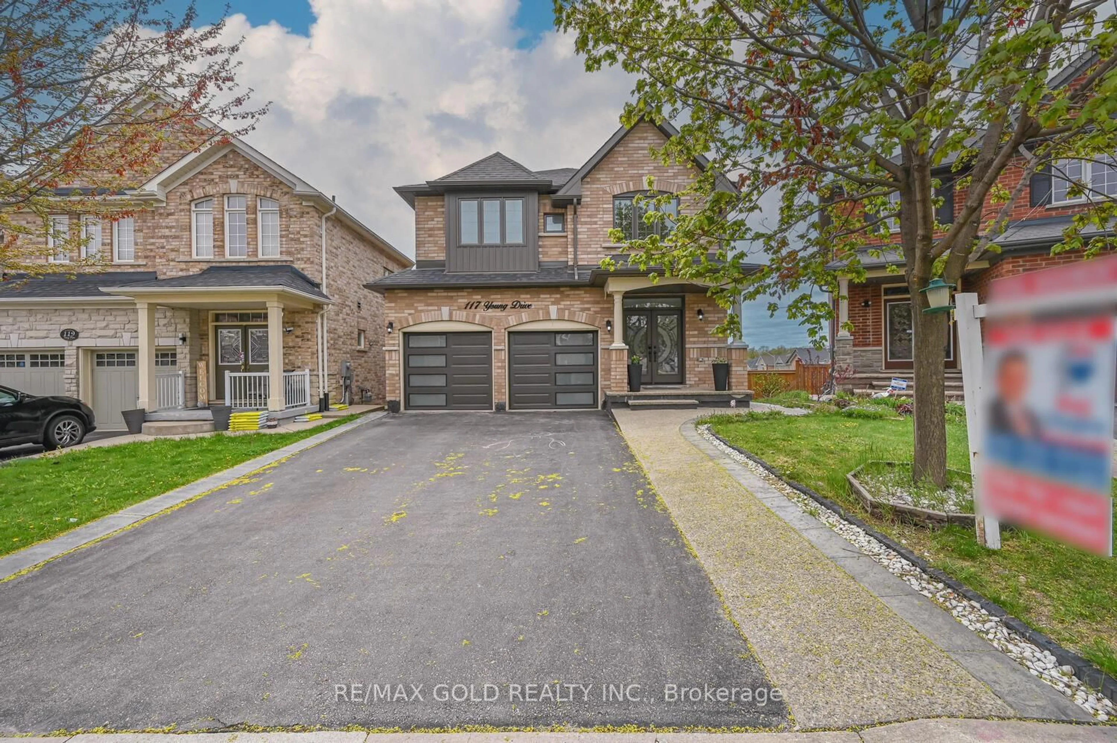 Home with brick exterior material, street for 117 Young Dr, Brampton Ontario L6Y 0N9