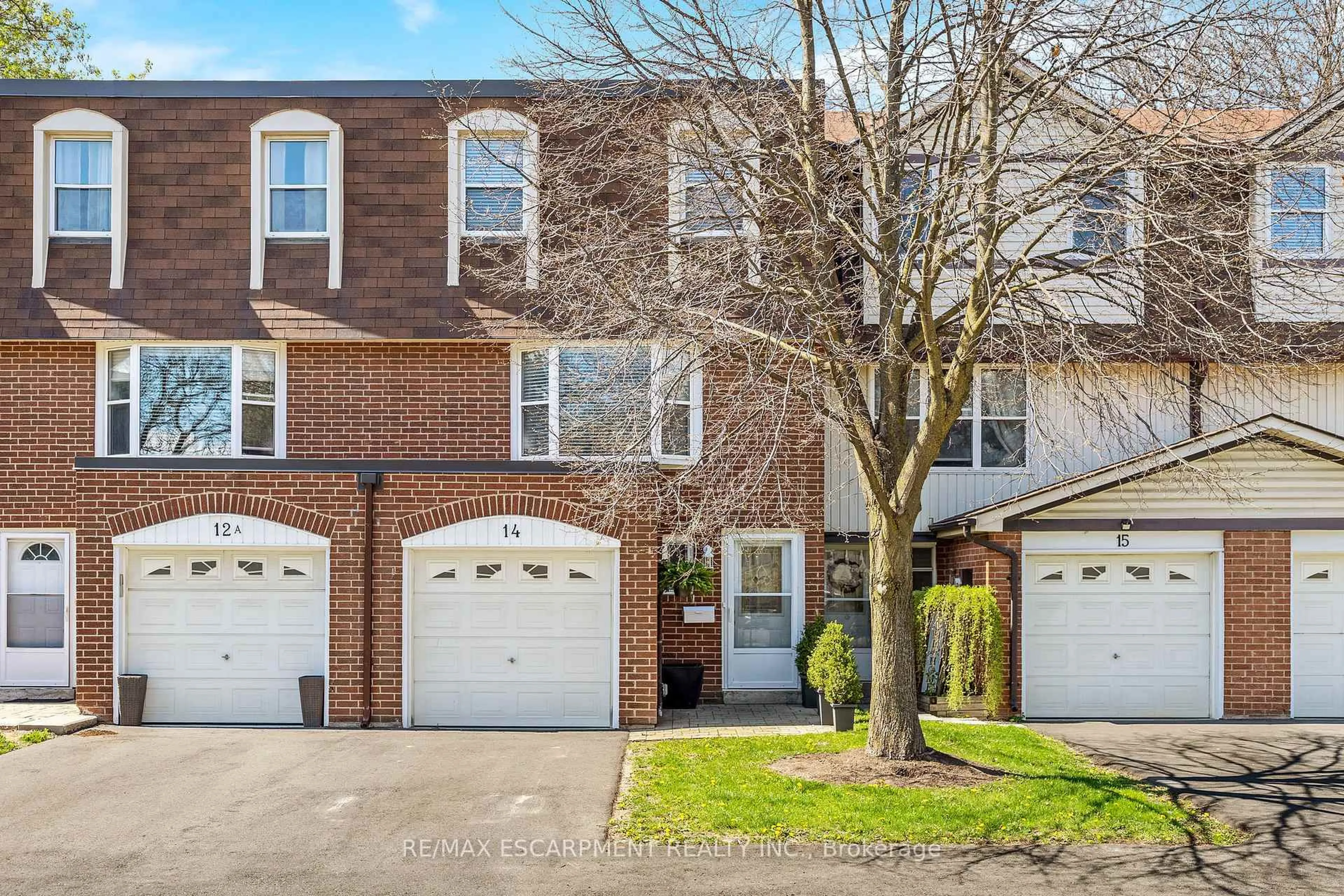 Home with brick exterior material, street for 235 Bronte St #14, Milton Ontario L9T 3V8