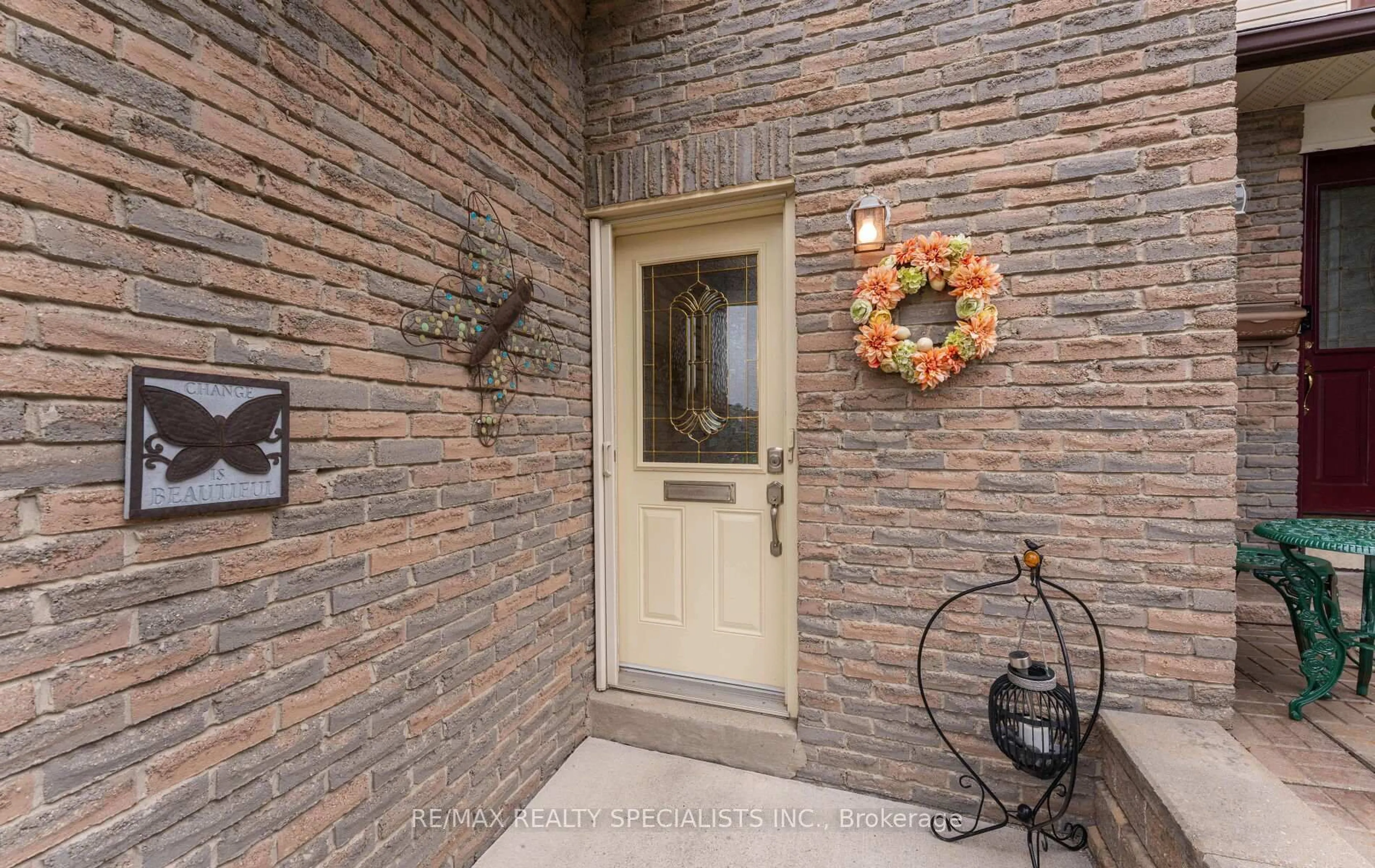 Indoor entryway for 93 Collins Cres, Brampton Ontario L6V 3N1