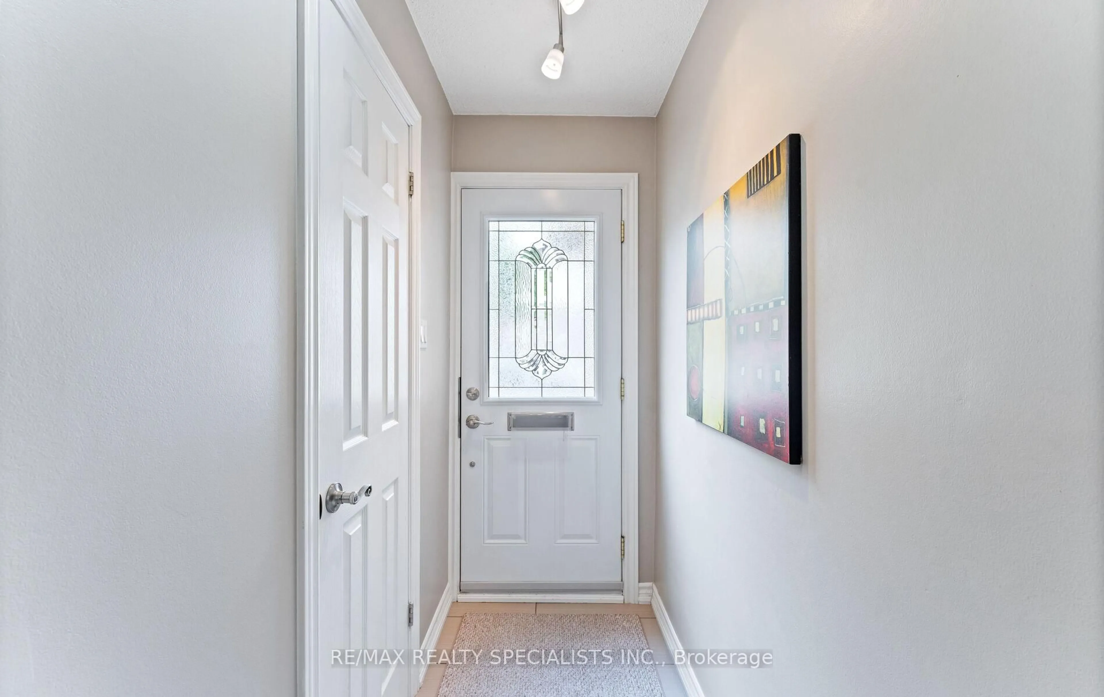 Indoor entryway for 93 Collins Cres, Brampton Ontario L6V 3N1