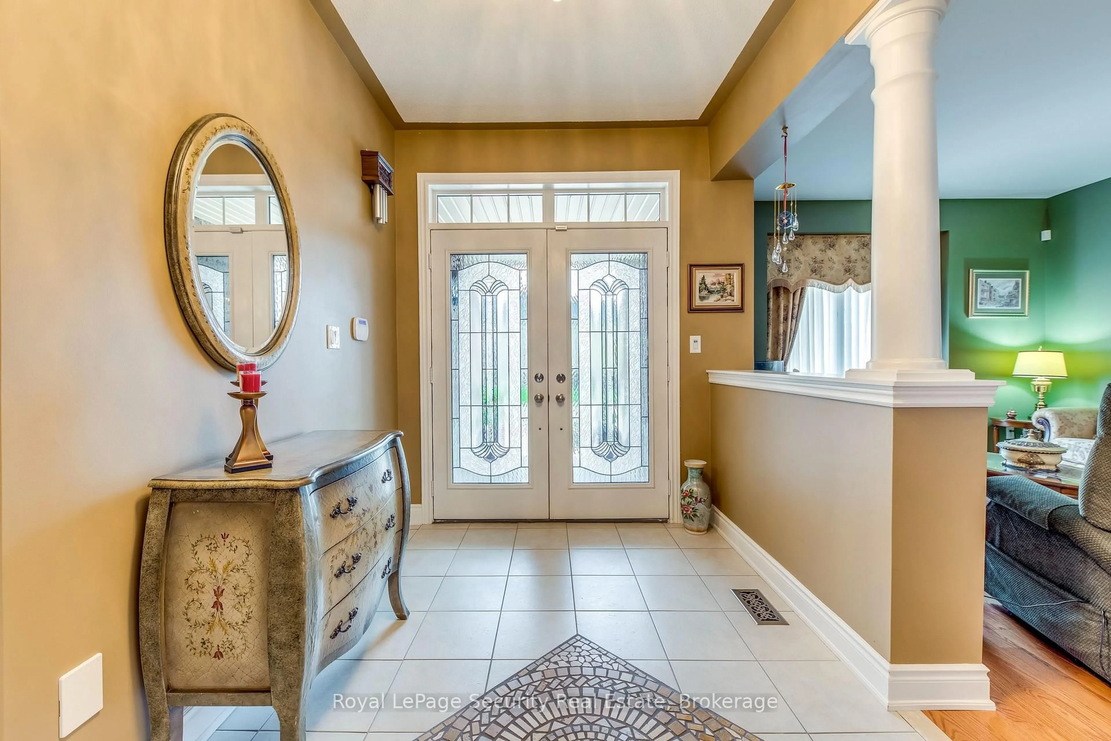 Indoor entryway for 32 Odeon St, Brampton Ontario L6P 1V3