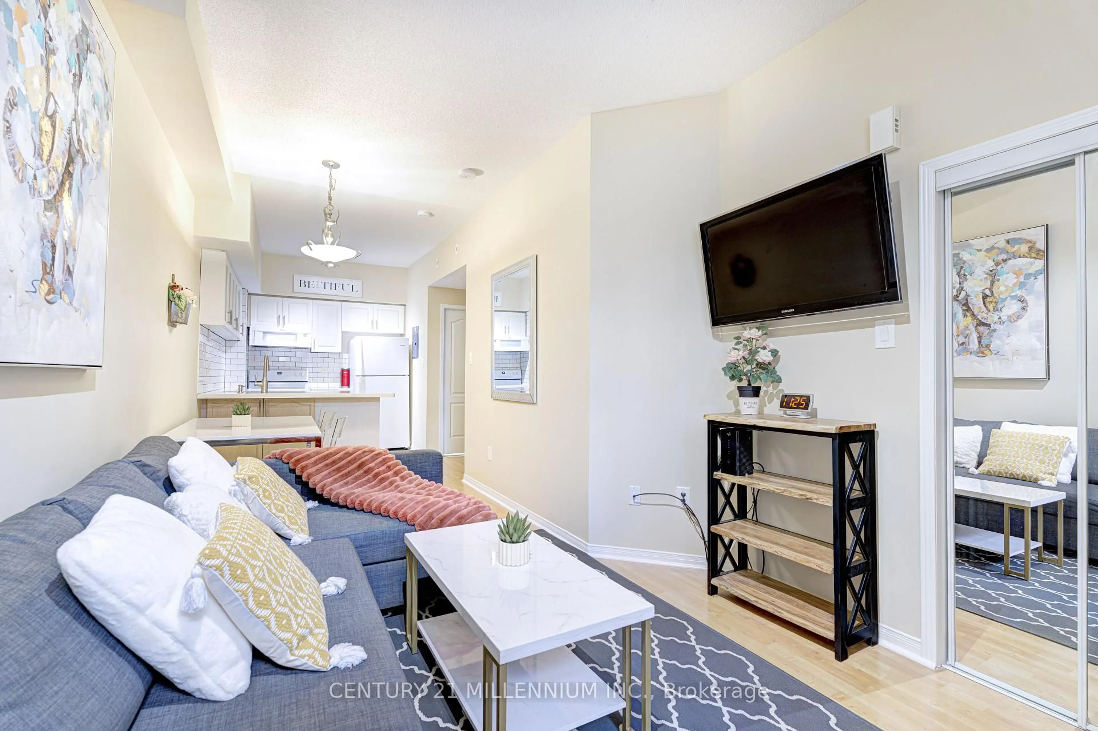 Living room with furniture, unknown for 601 Shoreline Dr #121, Mississauga Ontario L5B 4J9