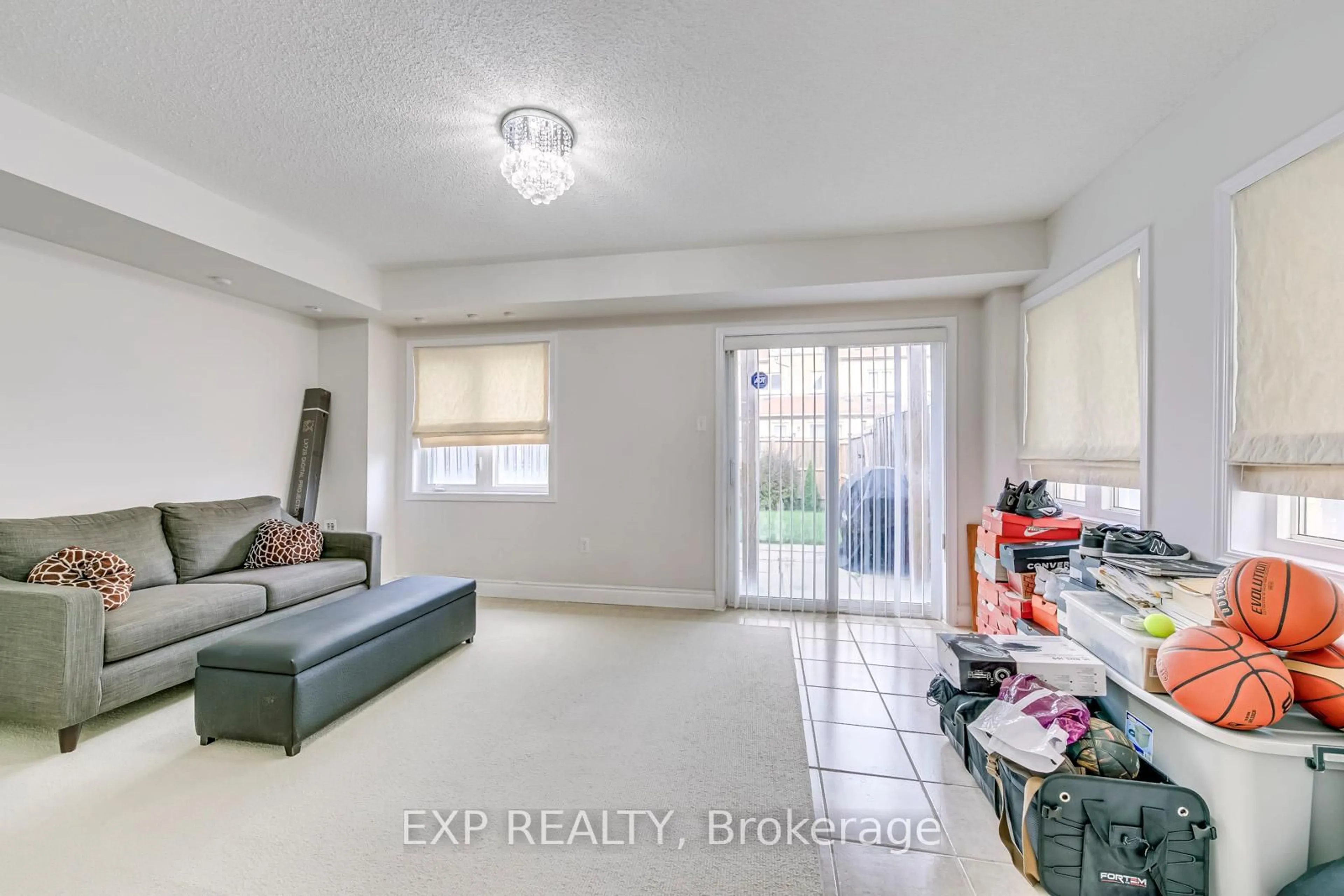 A pic of a room for 751 Candlestick Circ, Mississauga Ontario L4Z 0B2