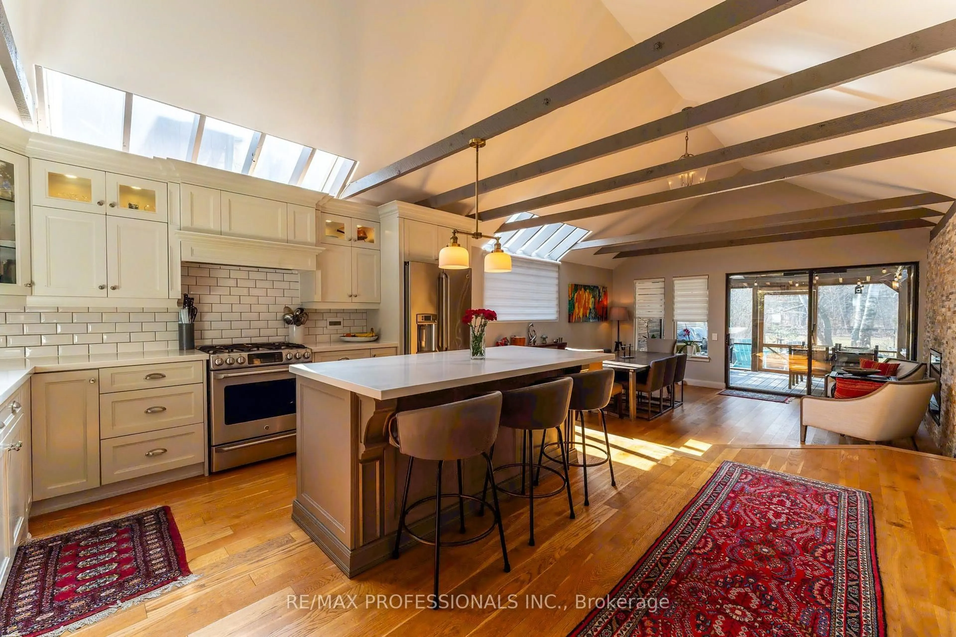 Open concept kitchen, ceramic/tile floor for 342 Meadow Wood Lane, Mississauga Ontario L2J 2S9