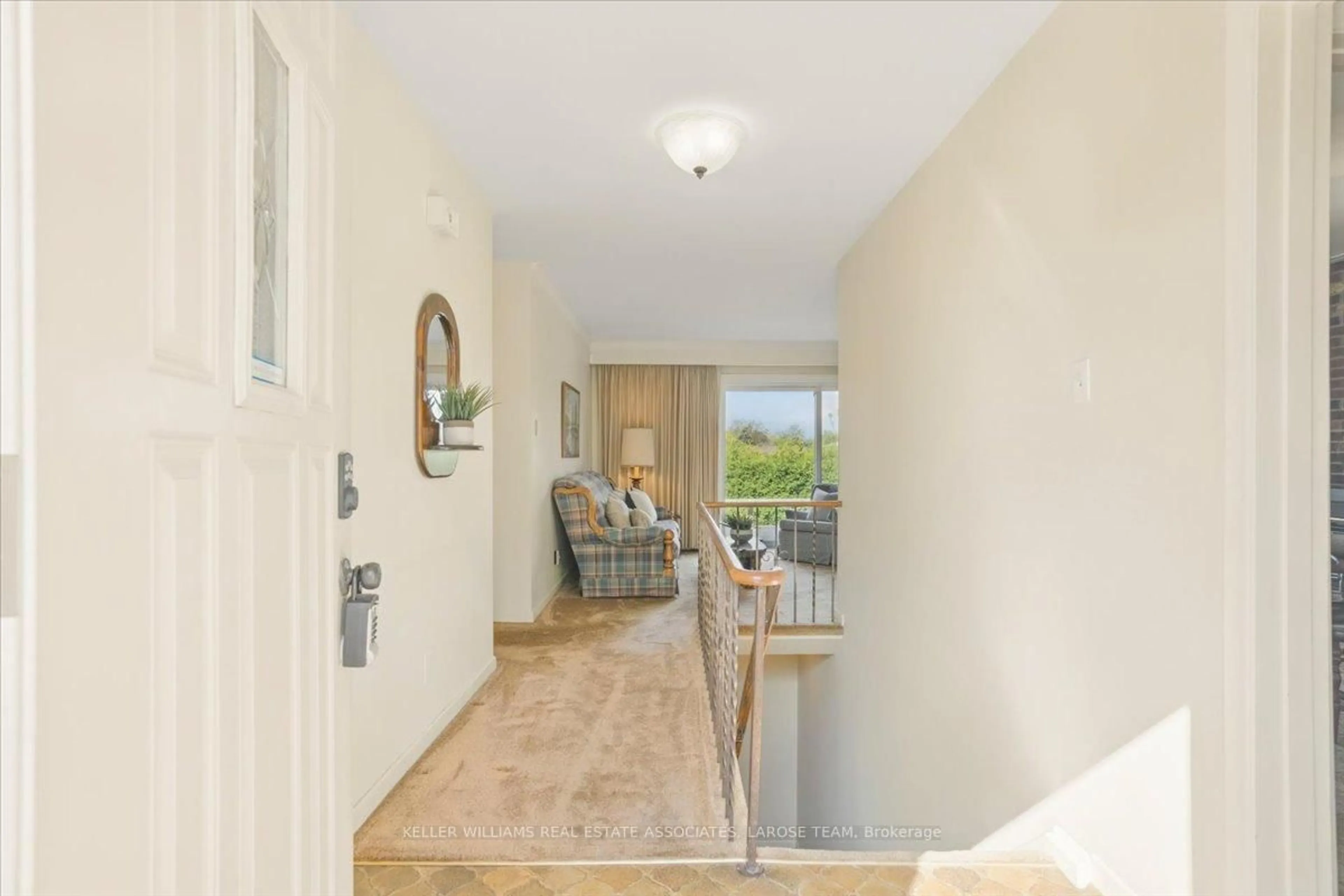 Indoor foyer for 3221 Havenwood Dr, Mississauga Ontario L4X 2M2