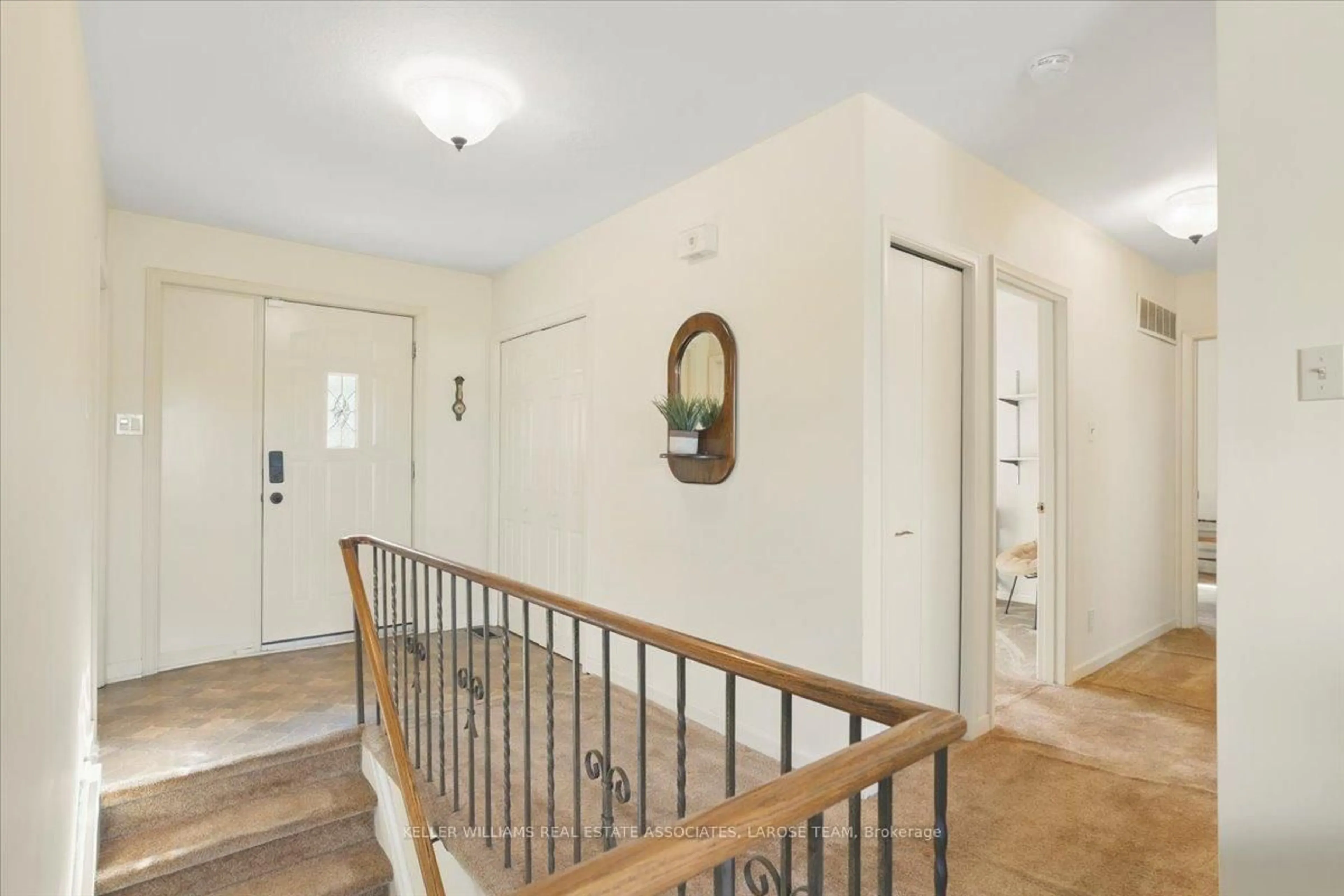 Indoor entryway for 3221 Havenwood Dr, Mississauga Ontario L4X 2M2