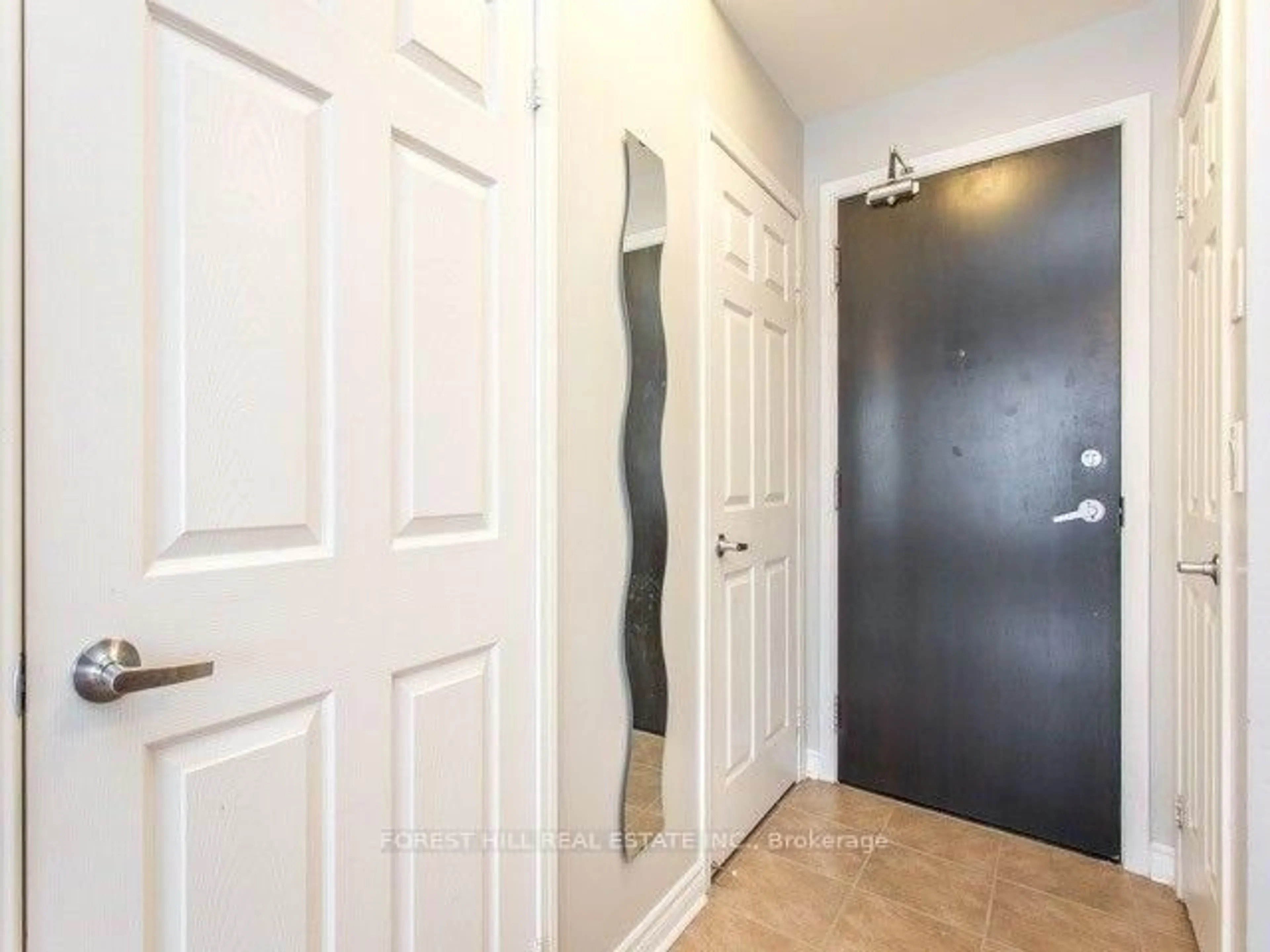Indoor entryway for 388 Prince of Wales Dr #3305, Mississauga Ontario L5B 0A1