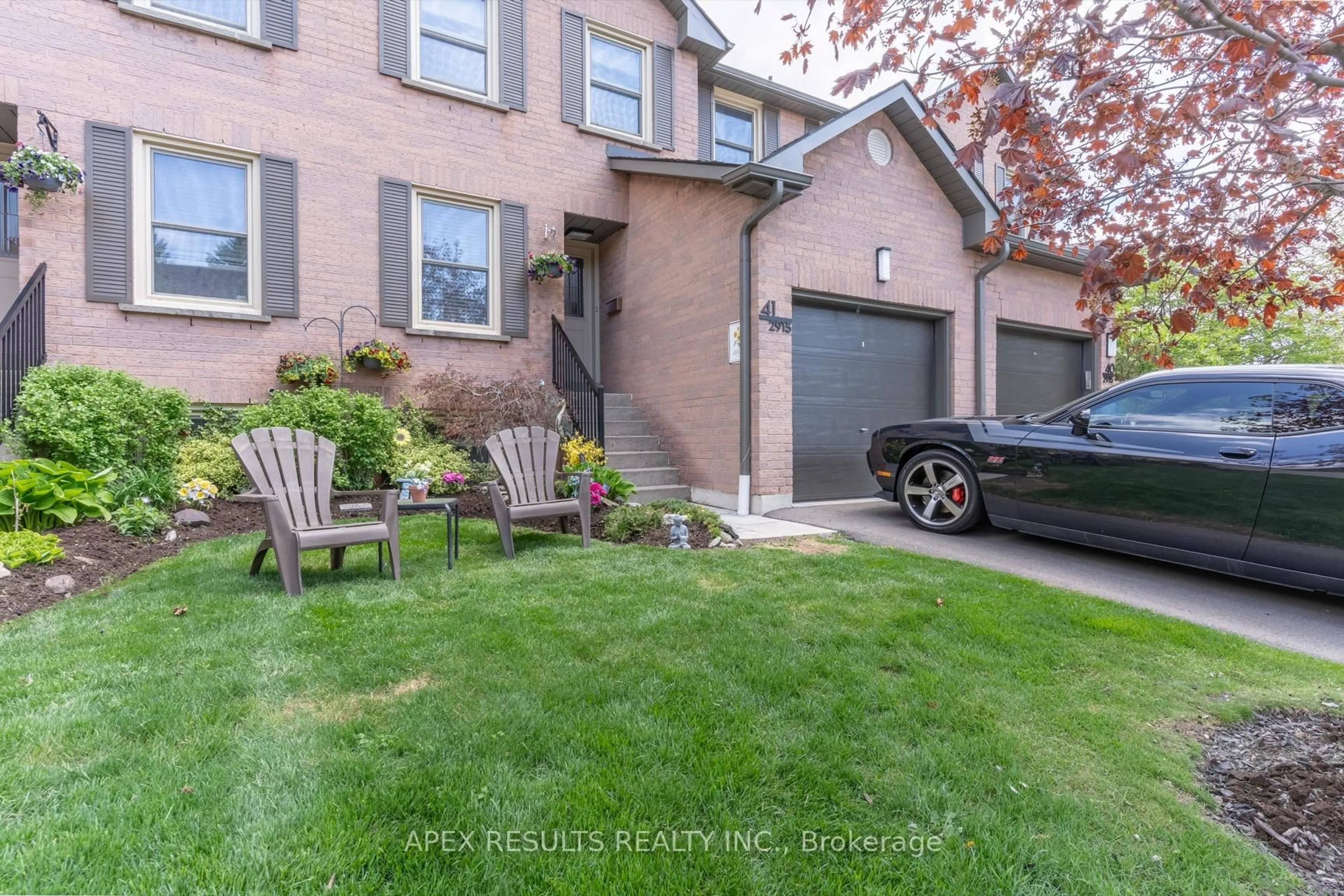 Home with brick exterior material, street for 2915 Headon Forest Dr, Burlington Ontario L7M 3Z6