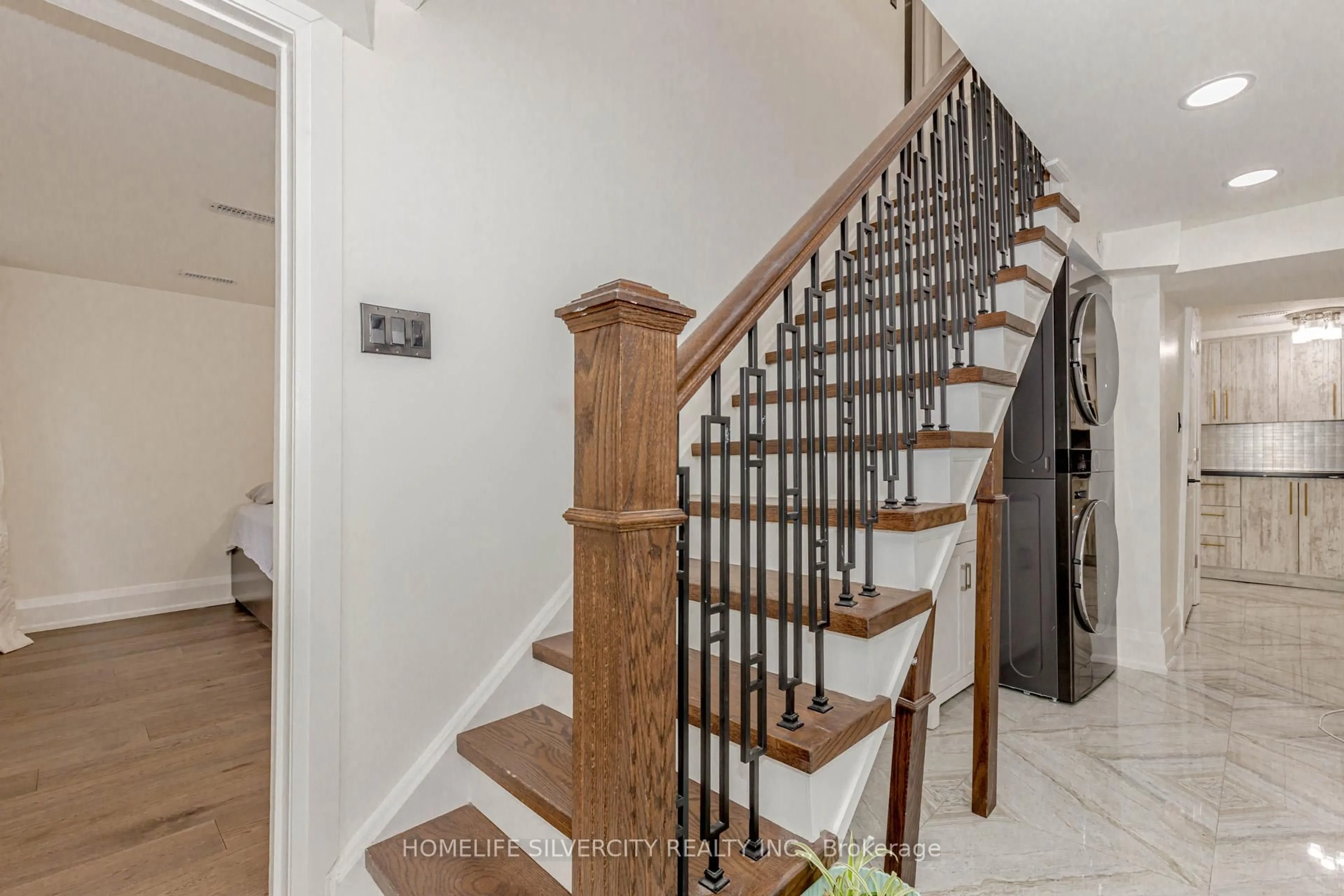 Stairs for 134 Queen St, Caledon Ontario L7E 2M7
