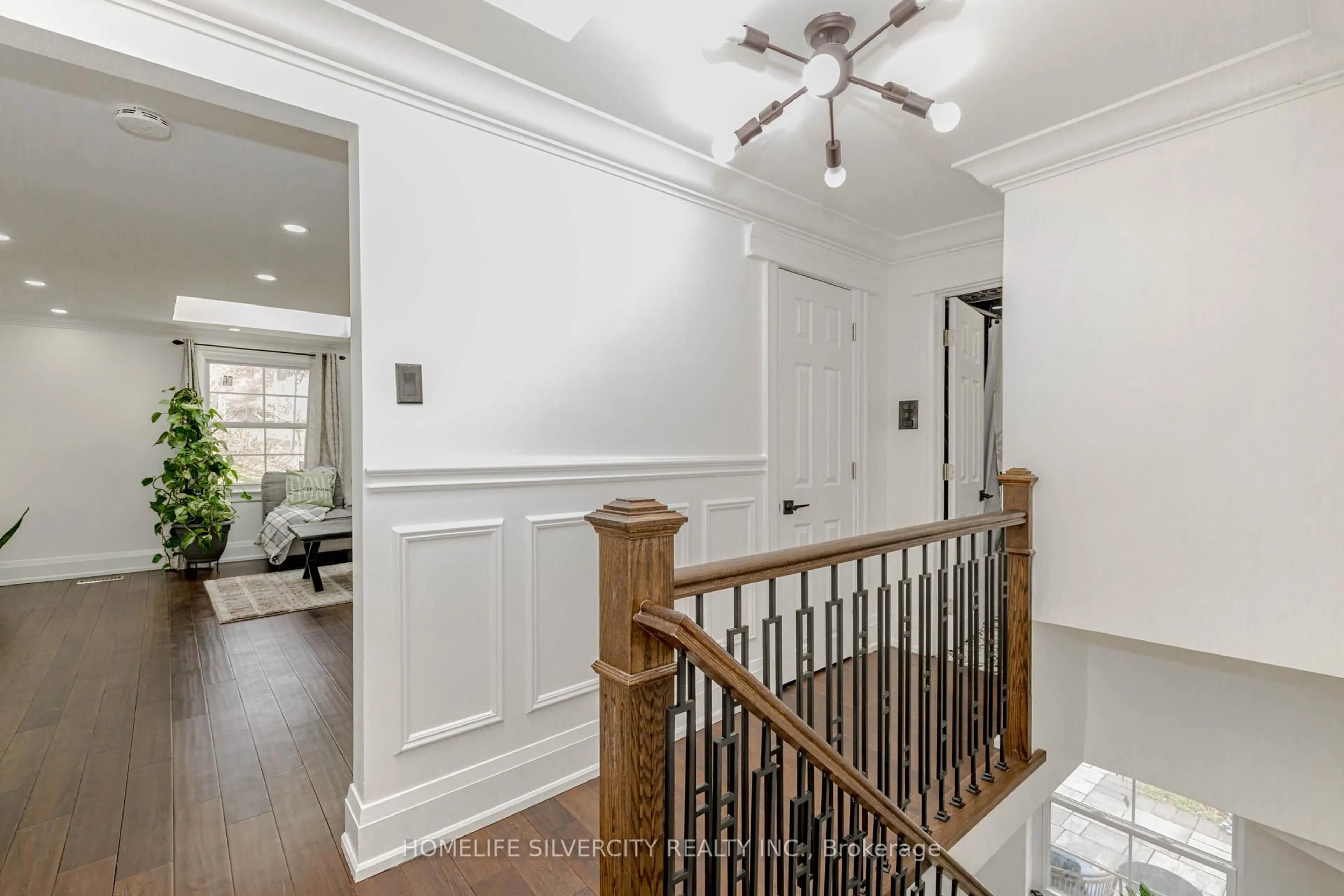 Indoor entryway for 134 Queen St, Caledon Ontario L7E 2M7