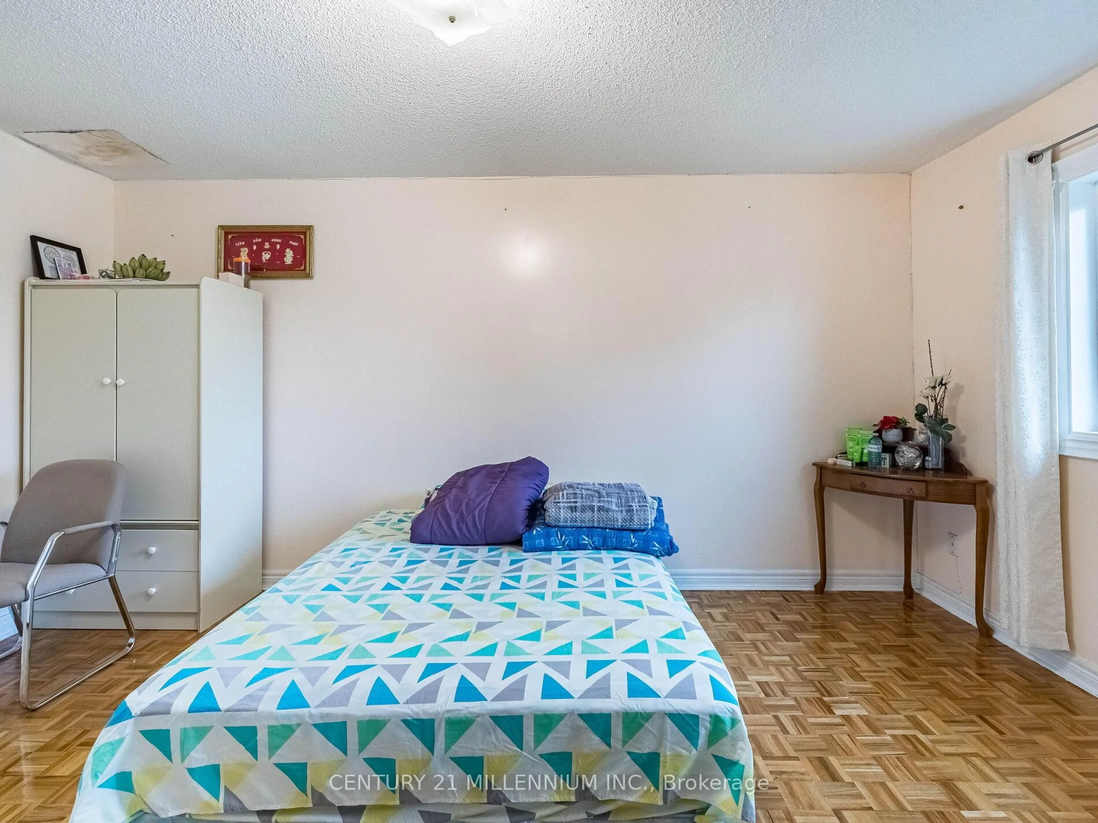 A pic of a room for 33 Wycombe Rd, Toronto Ontario M3M 2W6