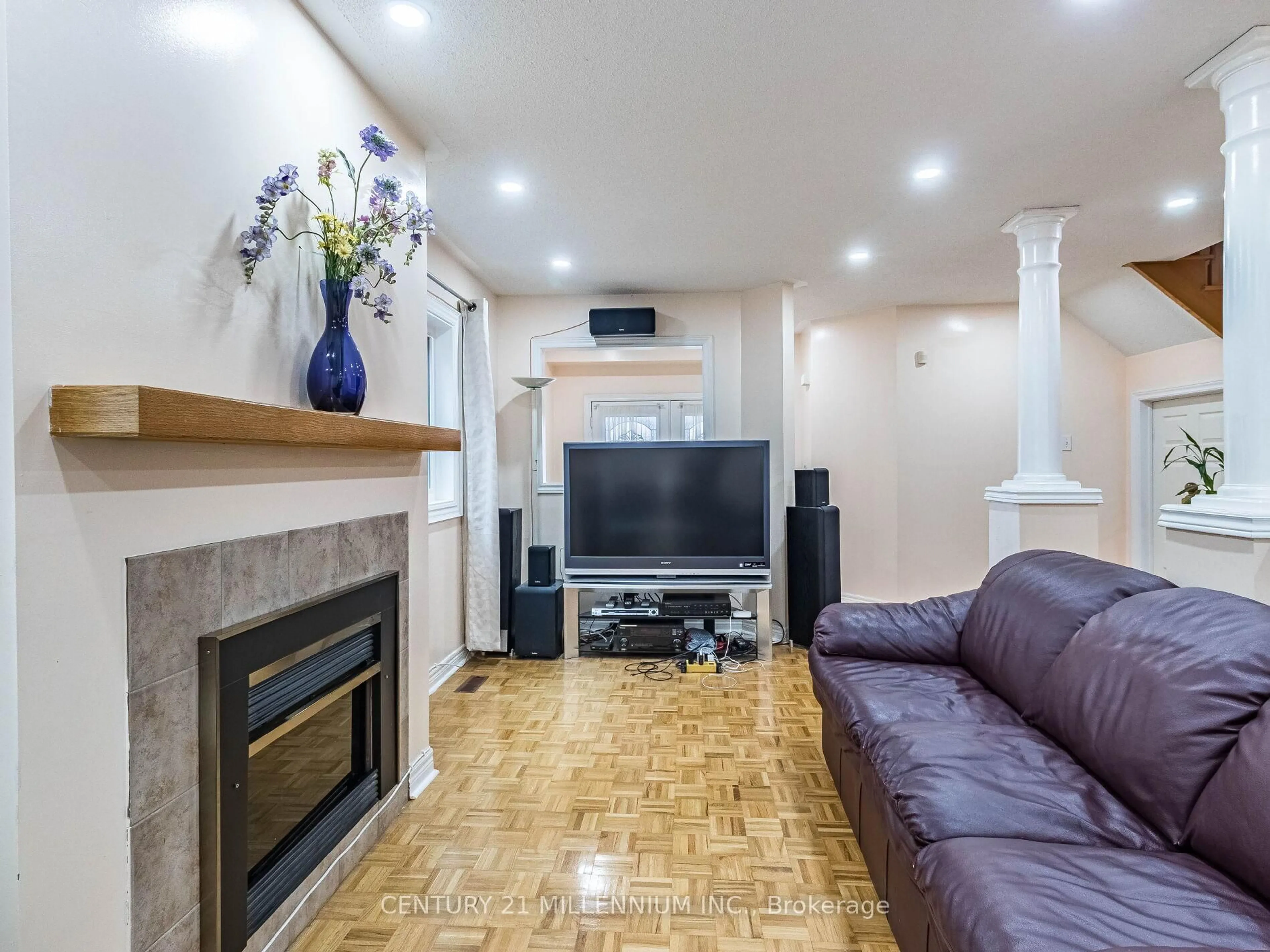 Living room with furniture, unknown for 33 Wycombe Rd, Toronto Ontario M3M 2W6