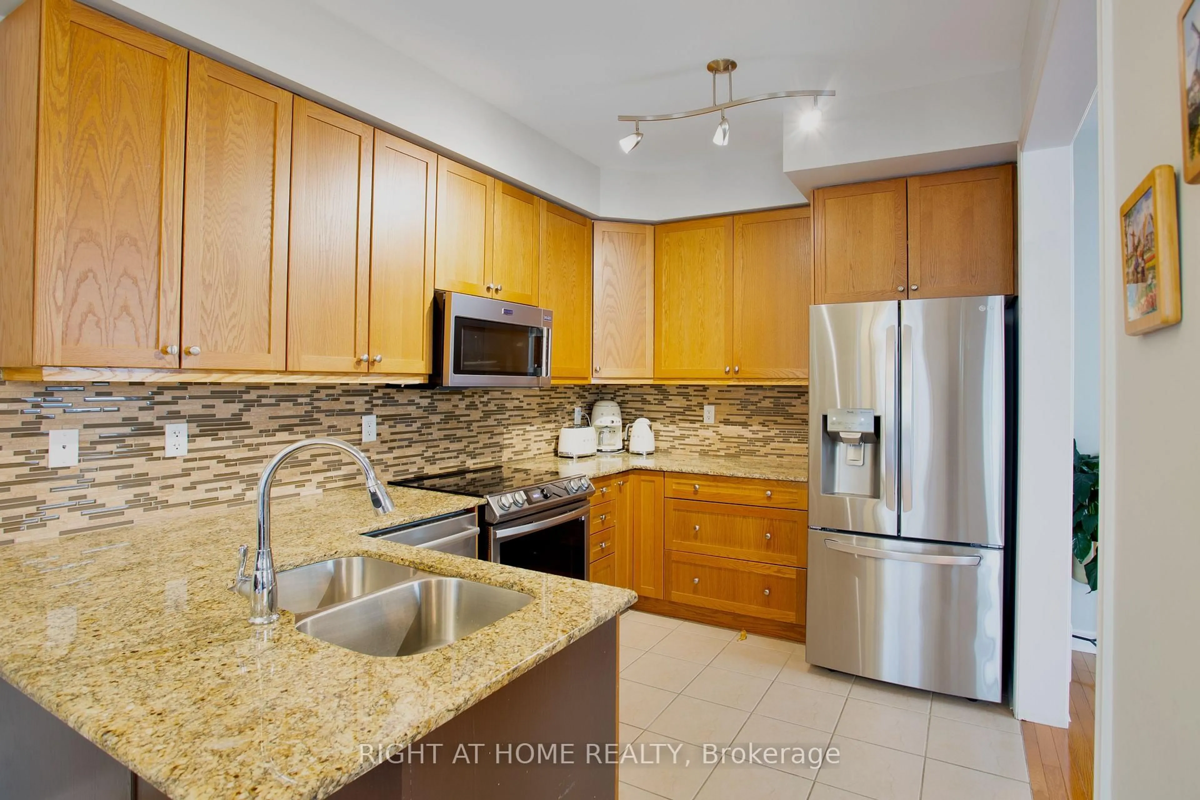 Unknown for 2445 Grand Oak Tr, Oakville Ontario L6M 0J4