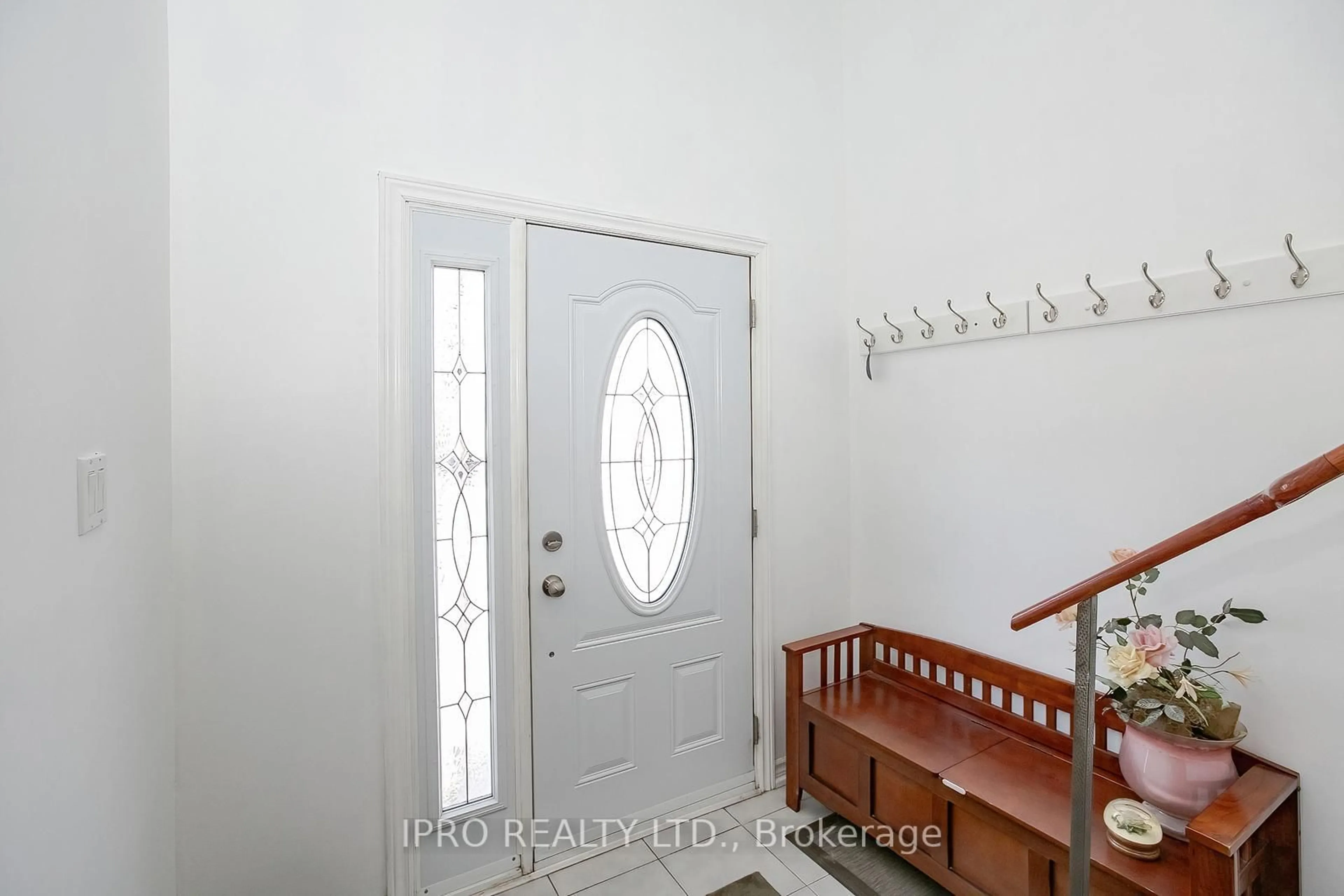 Indoor entryway for 4258 Tea Garden Circ, Mississauga Ontario L5B 2W8