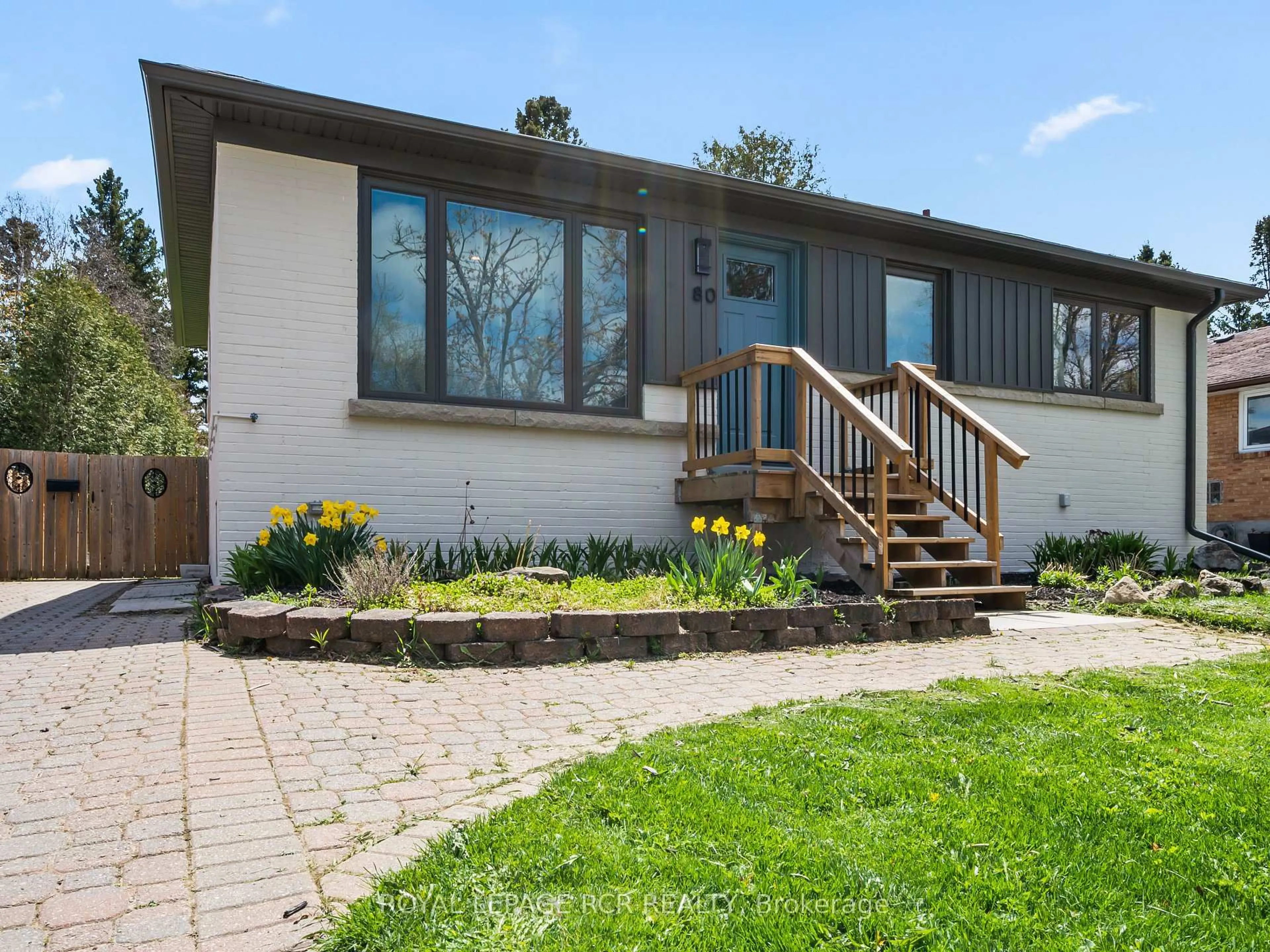 Home with vinyl exterior material, street for 80 Mccarthy St, Orangeville Ontario L9W 1B3