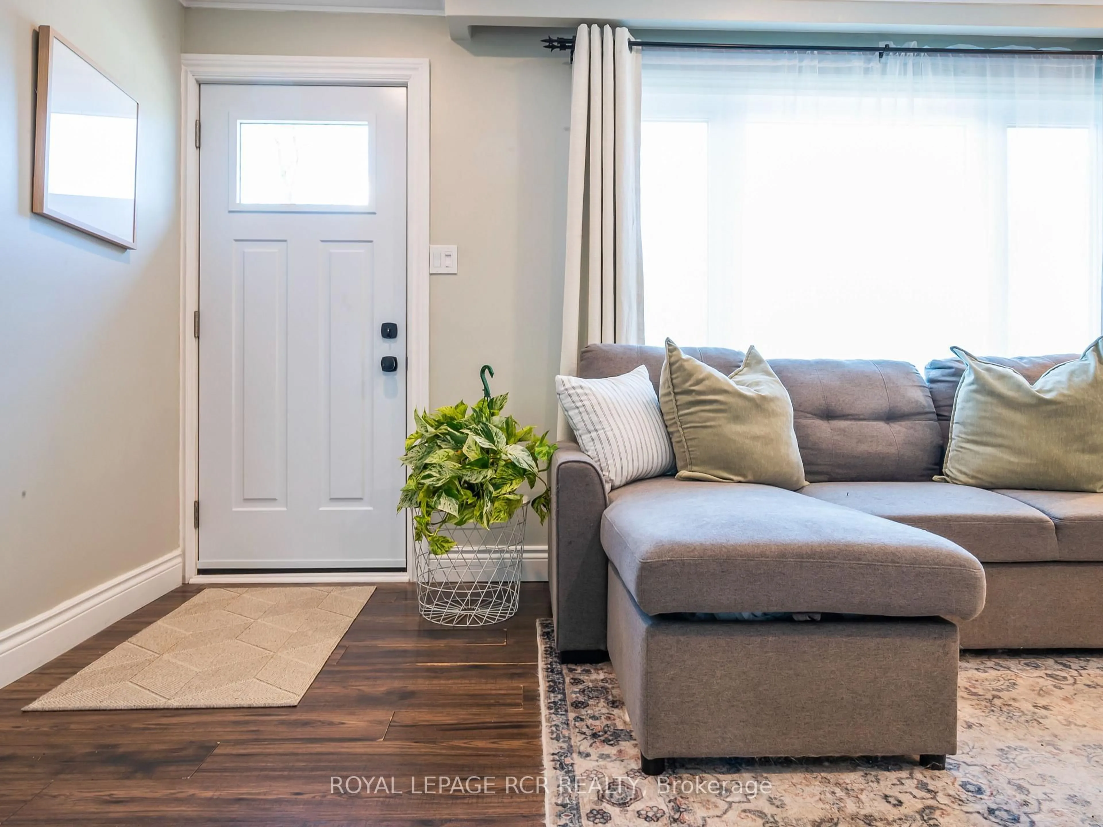 Living room with furniture, unknown for 80 Mccarthy St, Orangeville Ontario L9W 1B3