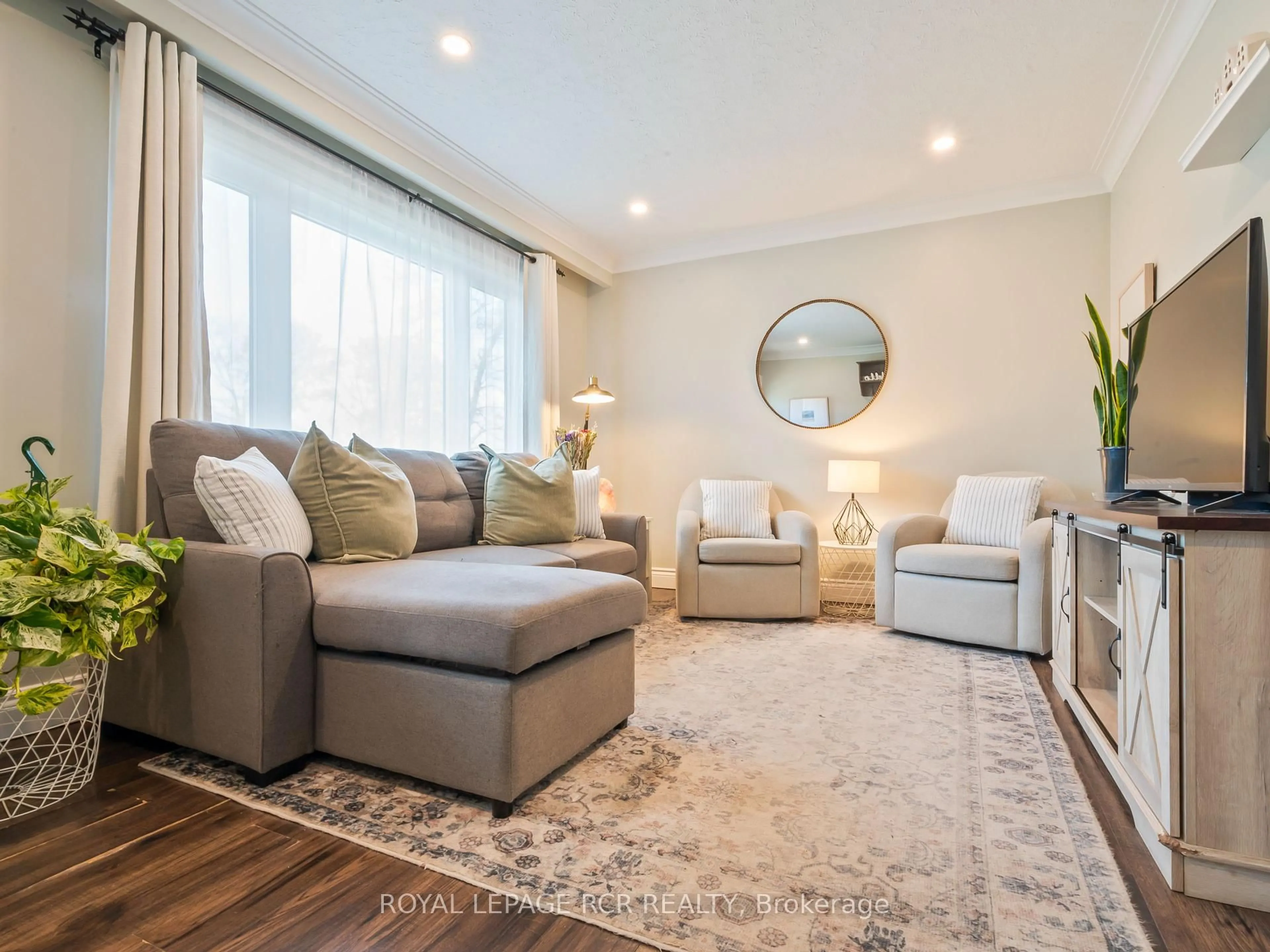 Living room with furniture, unknown for 80 Mccarthy St, Orangeville Ontario L9W 1B3