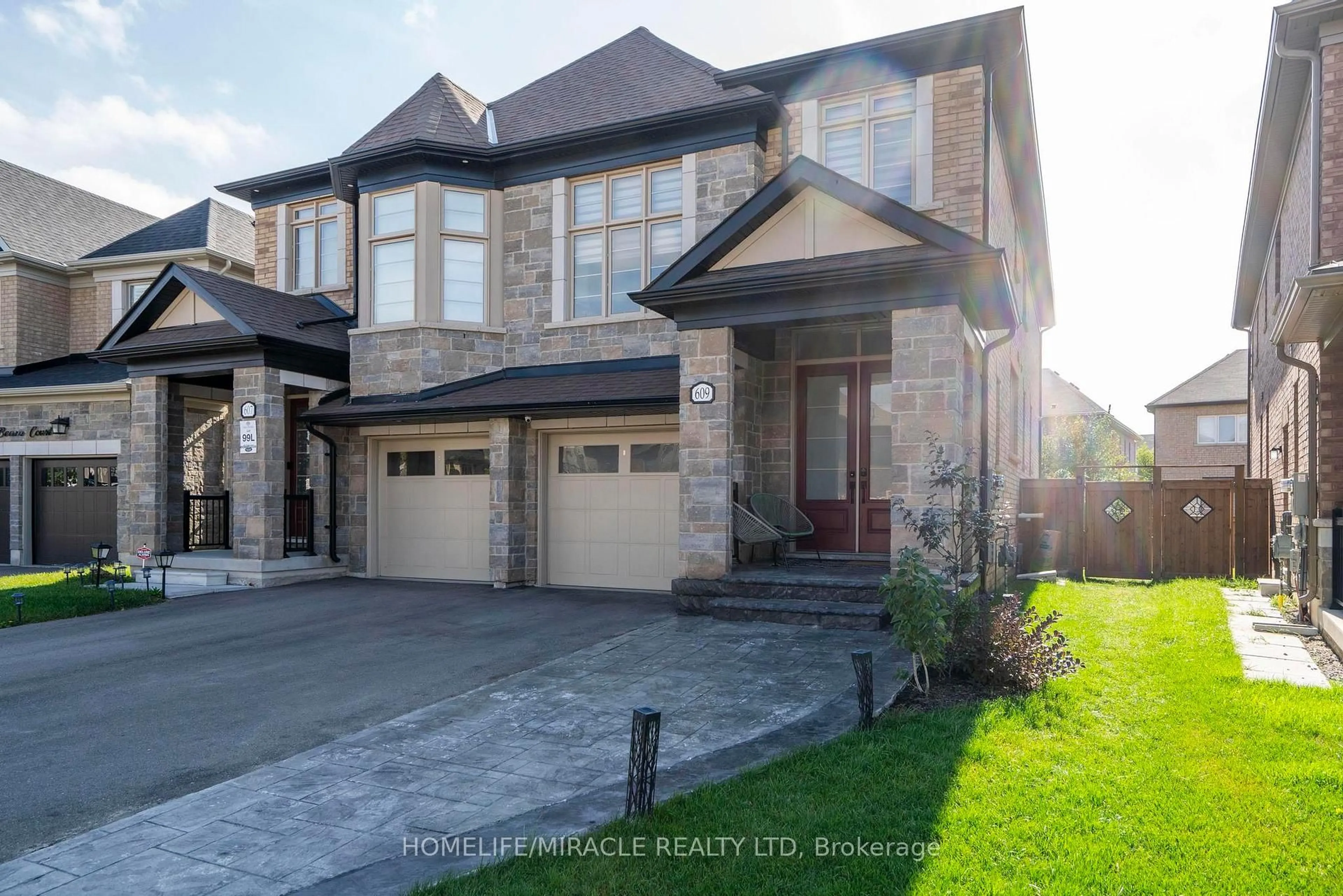Home with brick exterior material, street for 609 Beam Crt, Milton Ontario L9E 1L3