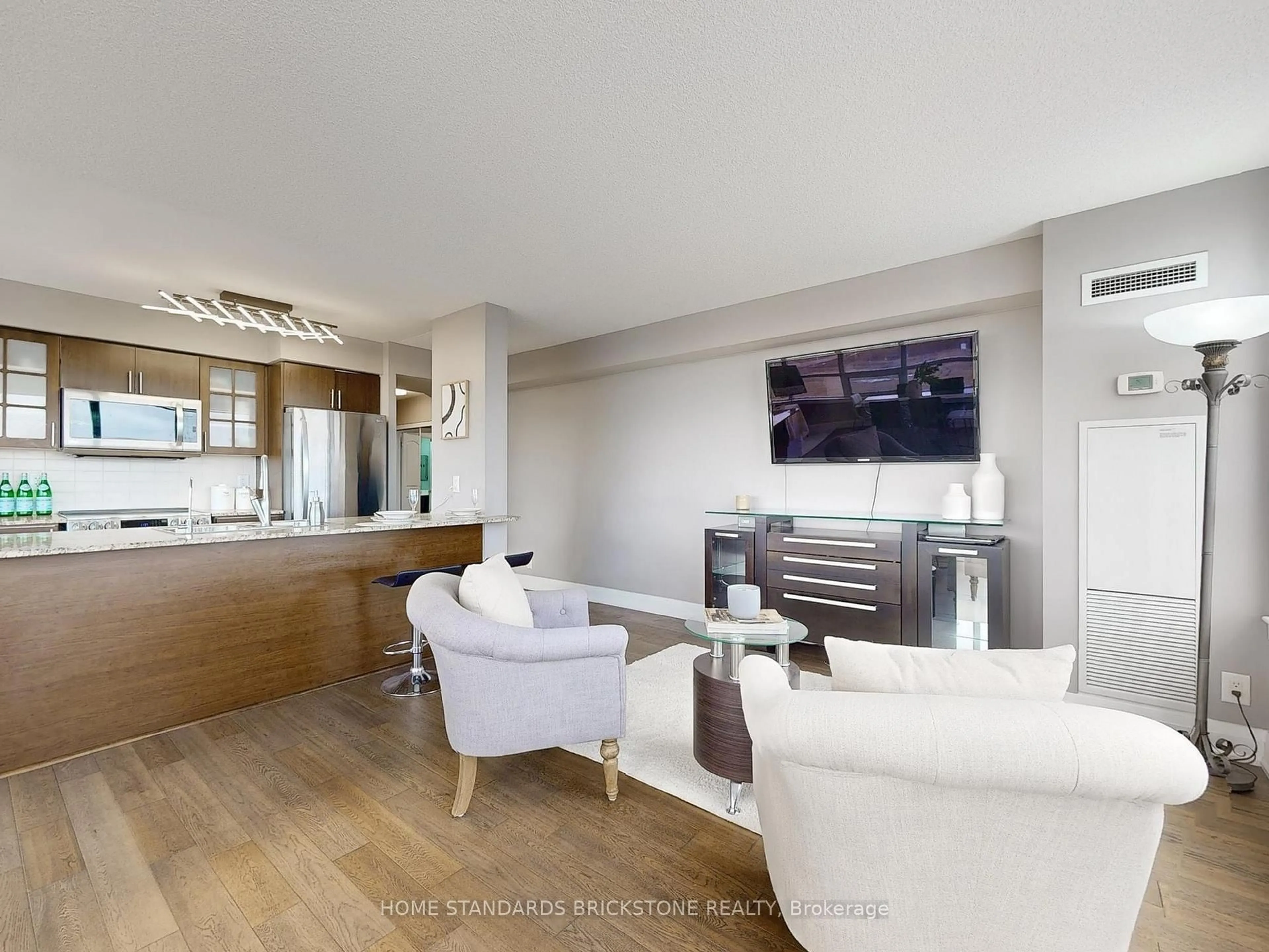 Living room with furniture, unknown for 1060 Sheppard Ave #811, Toronto Ontario M3J 0G7