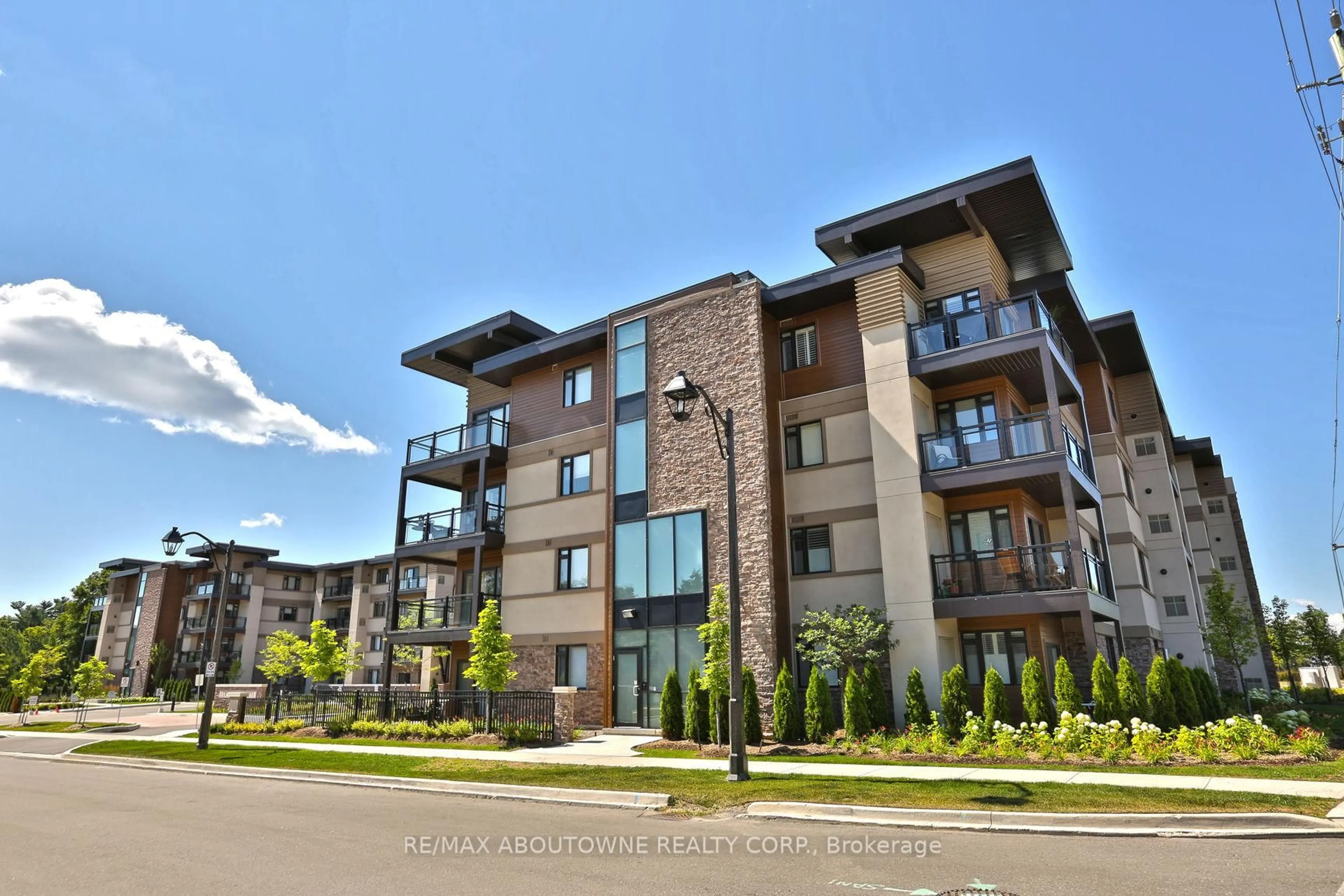 Unknown for 128 Garden Dr #103, Oakville Ontario L6K 0H7