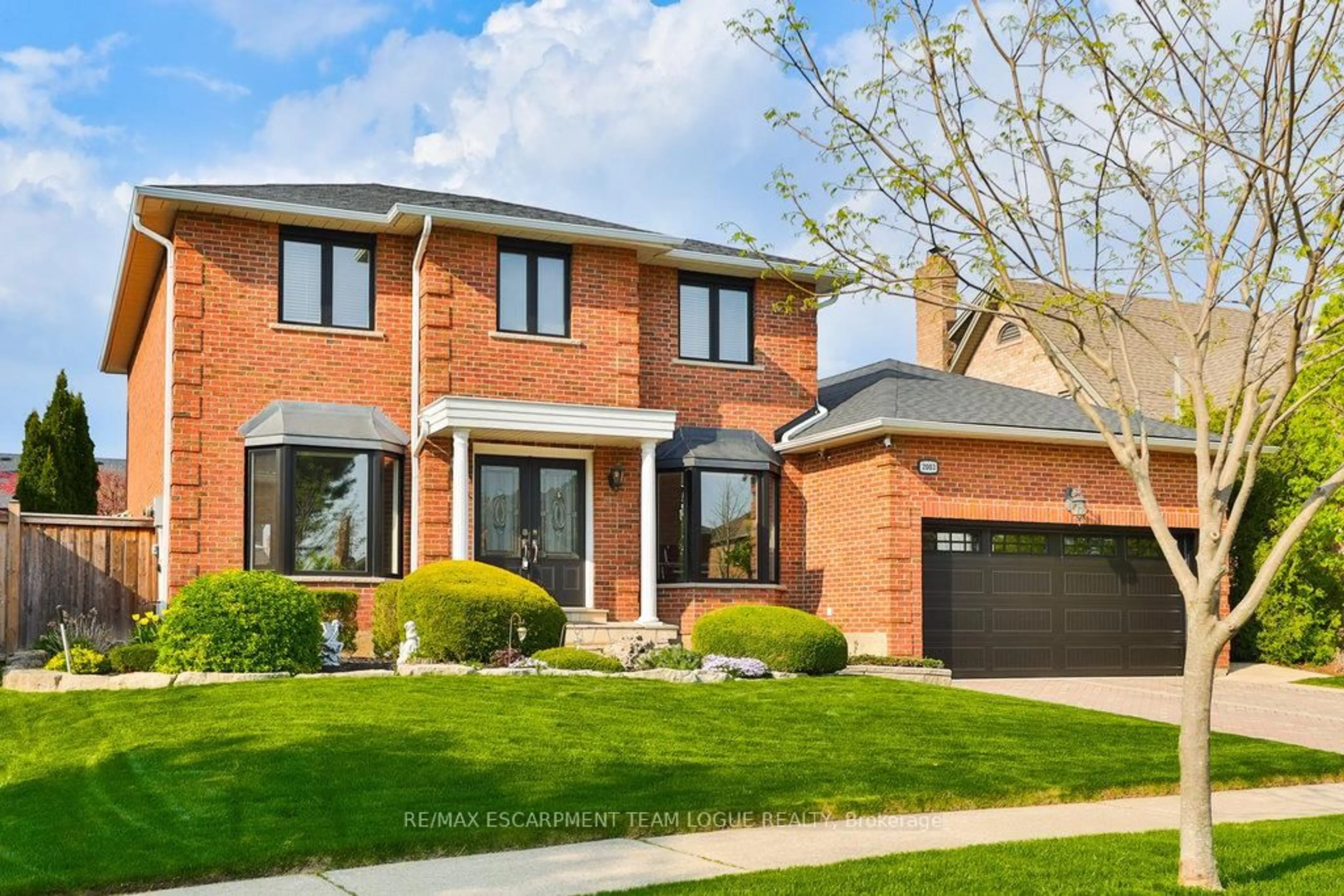 Home with brick exterior material, street for 2003 Parklane Cres, Burlington Ontario L7M 3V5