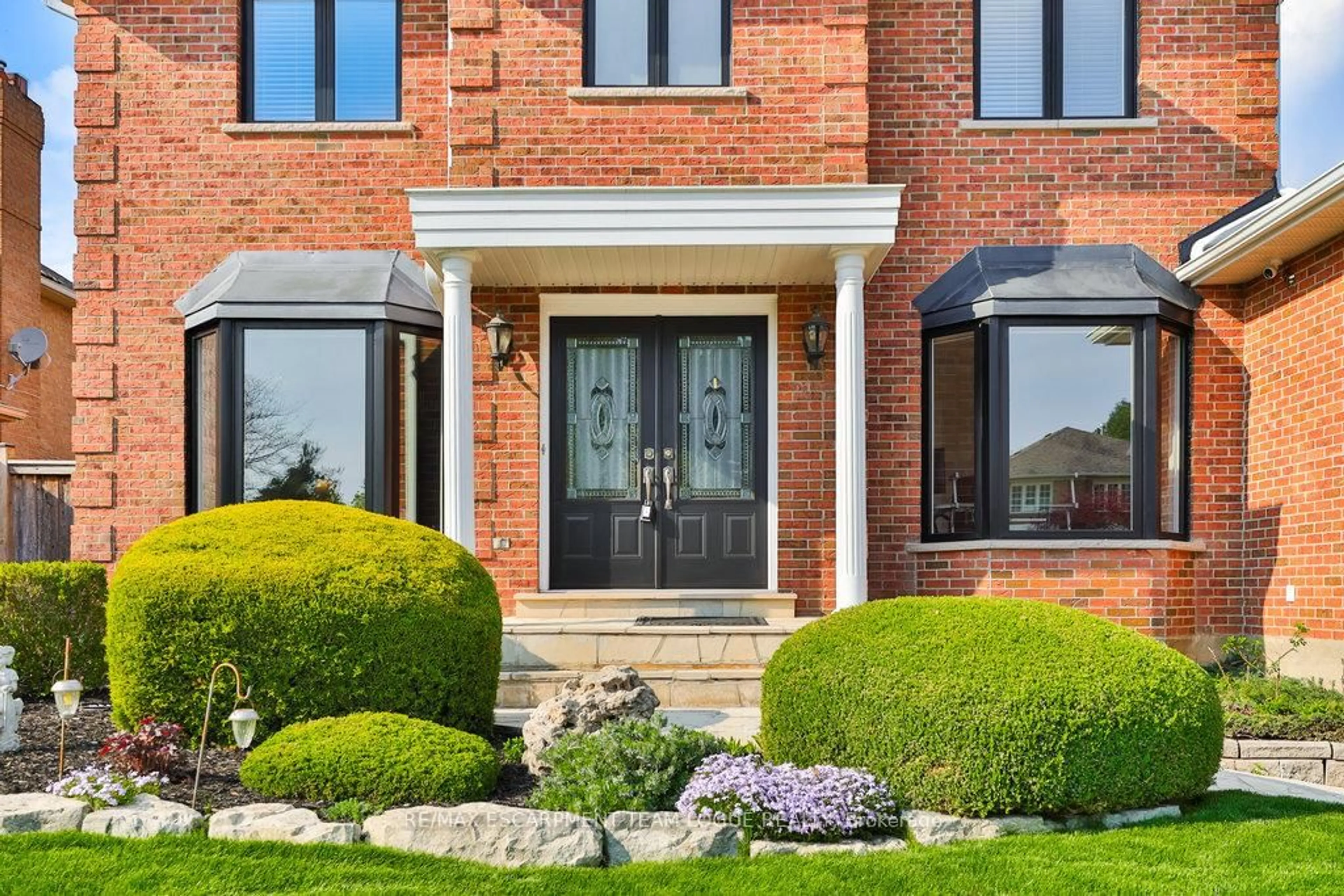 Home with brick exterior material, street for 2003 Parklane Cres, Burlington Ontario L7M 3V5