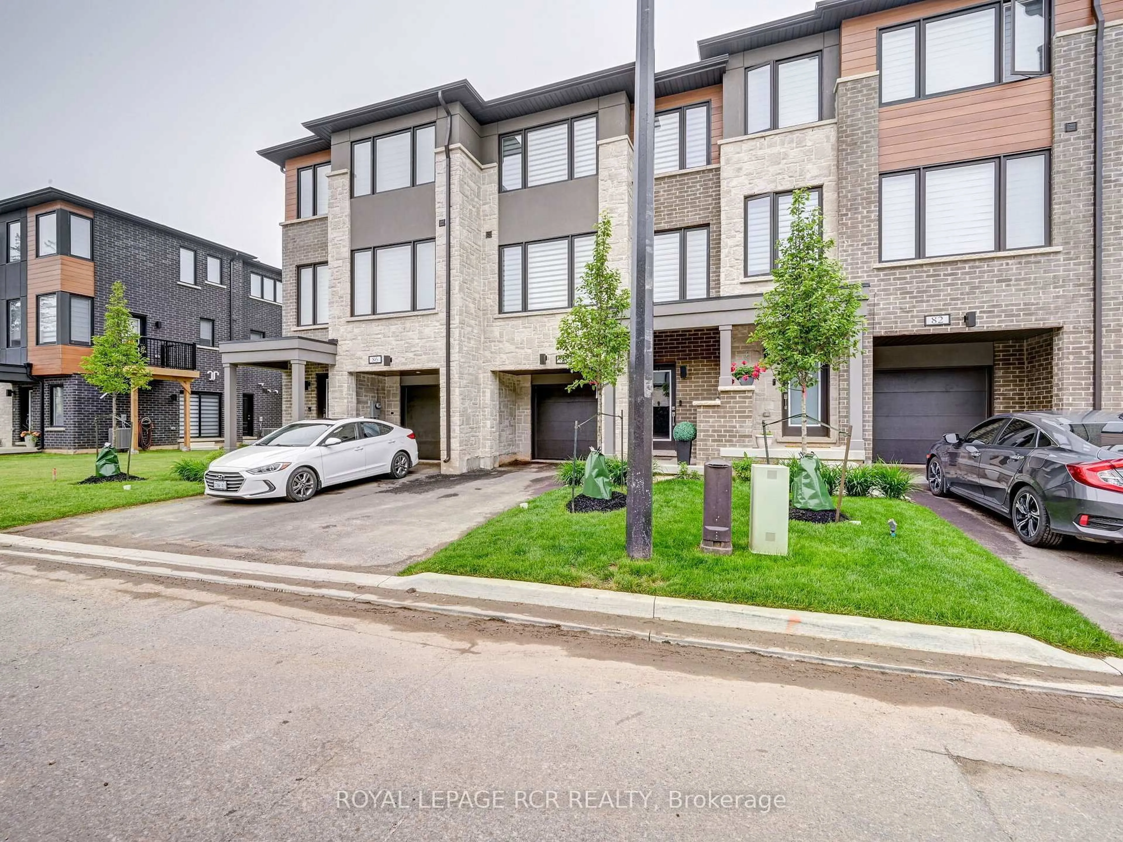 A pic from outside/outdoor area/front of a property/back of a property/a pic from drone, street for 84 Wind Tree Way, Halton Hills Ontario L7G 0C4