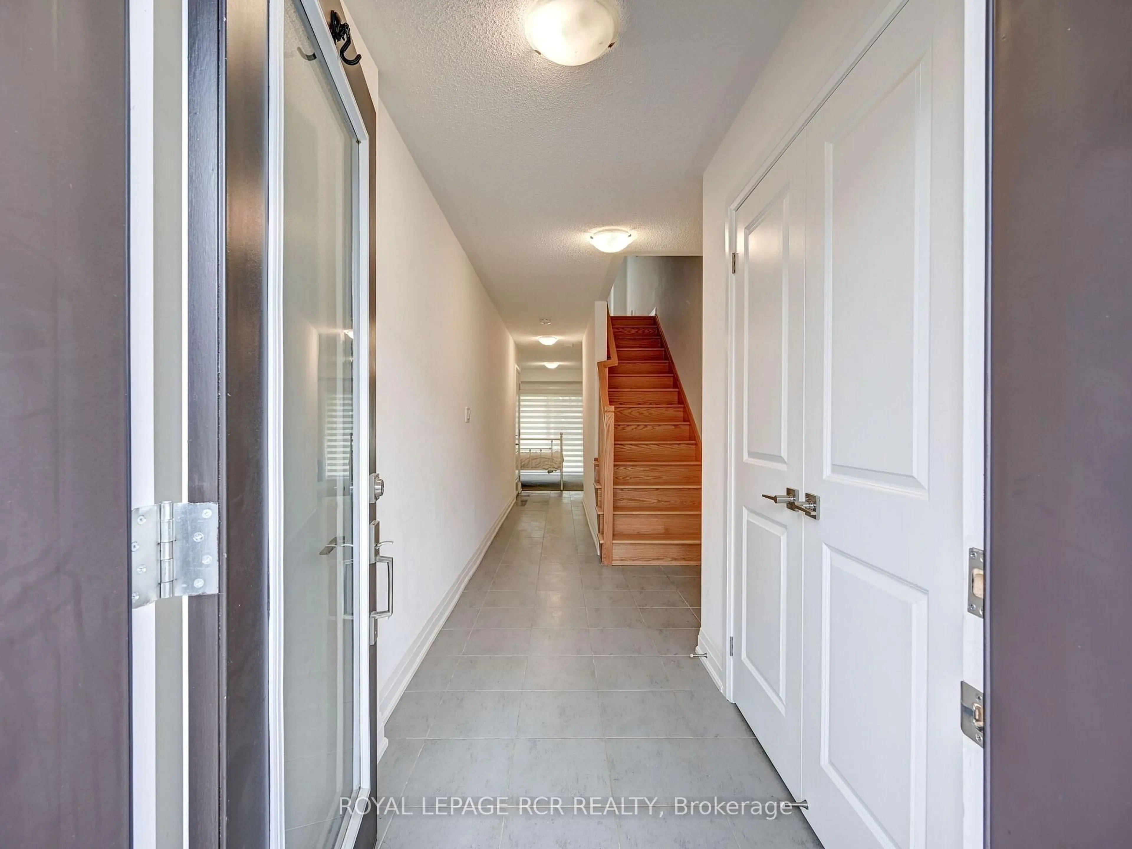 Indoor entryway for 84 Wind Tree Way, Halton Hills Ontario L7G 0C4