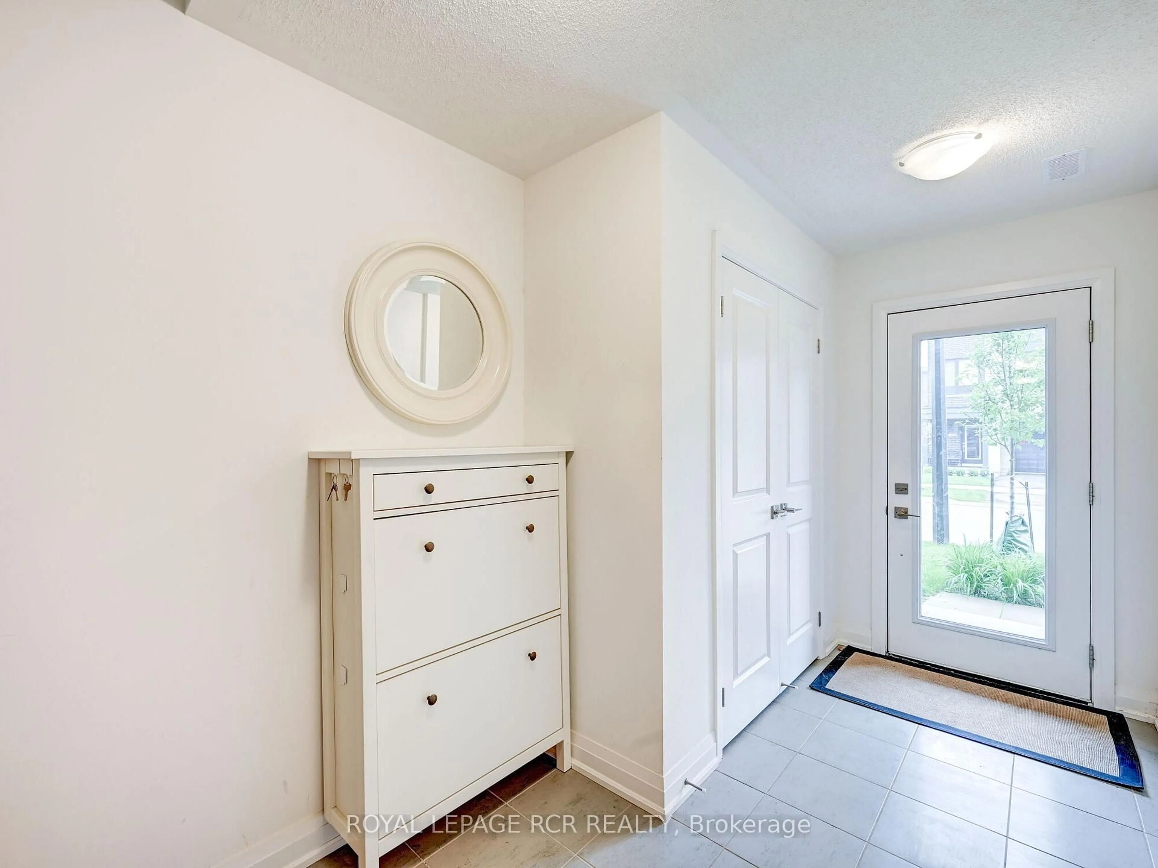 Indoor entryway for 84 Wind Tree Way, Halton Hills Ontario L7G 0C4