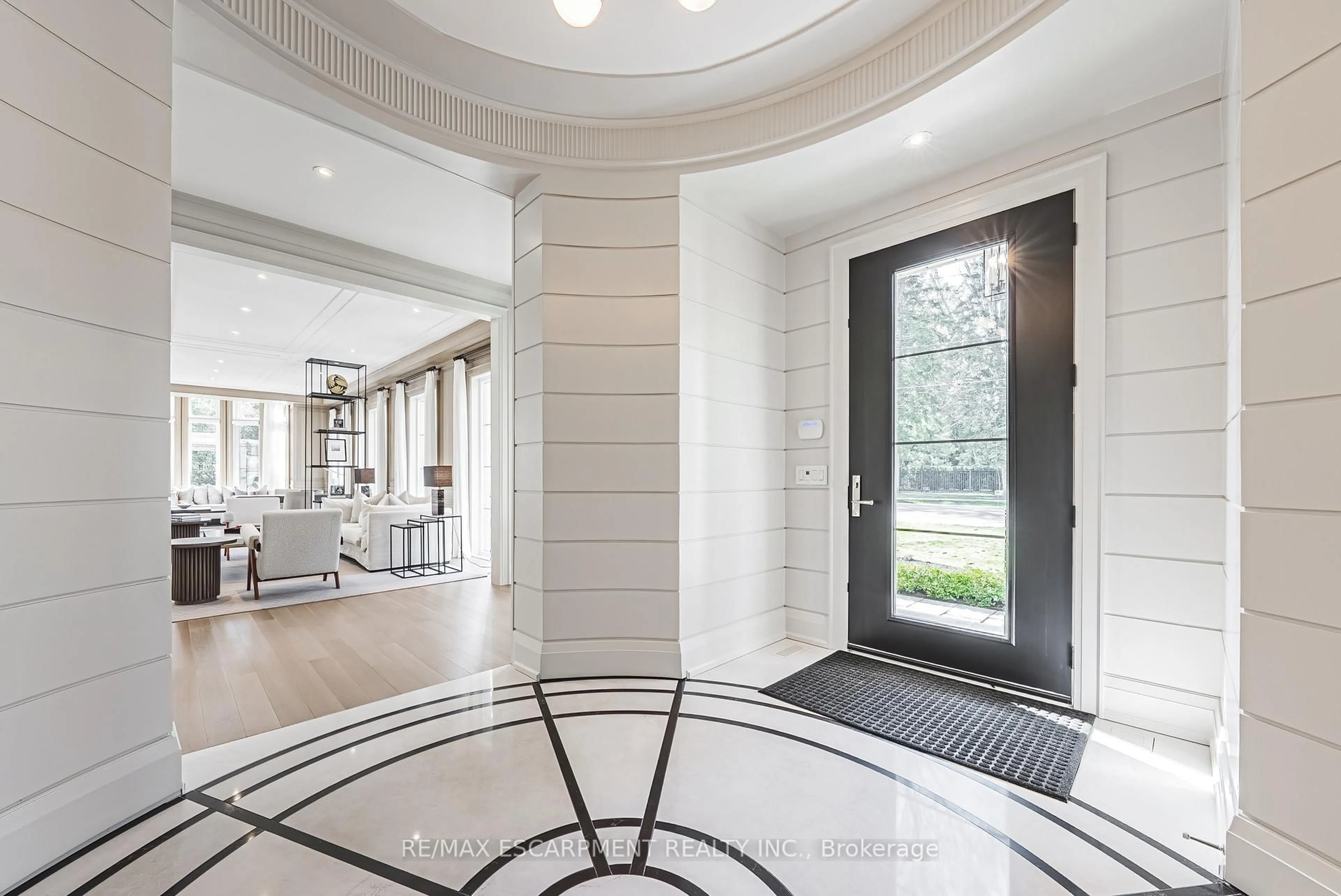 Indoor foyer for 96 Brentwood Rd, Oakville Ontario L6J 4B6