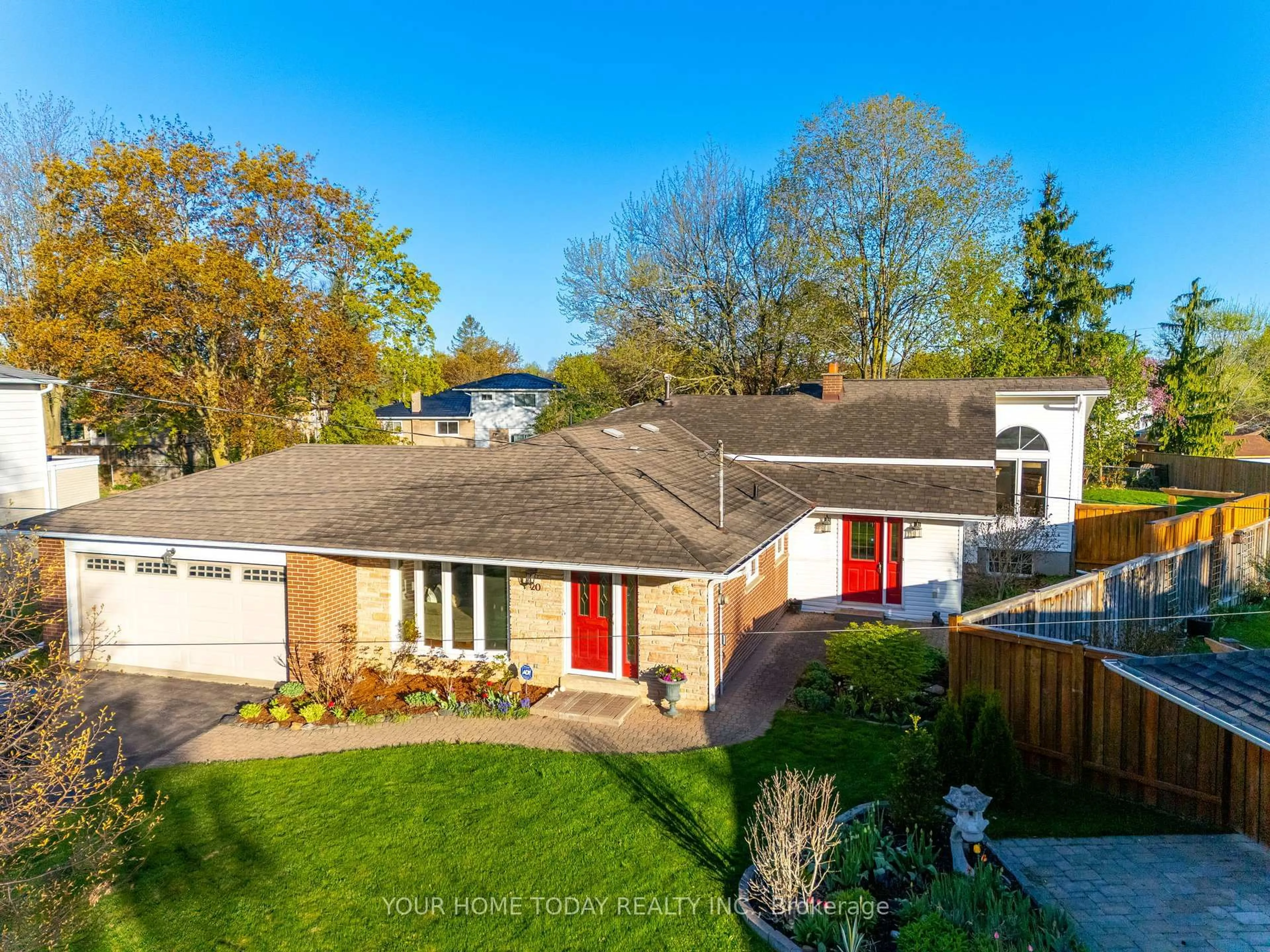 A pic from outside/outdoor area/front of a property/back of a property/a pic from drone, street for 20 Airedale Crt, Halton Hills Ontario L7G 1G2