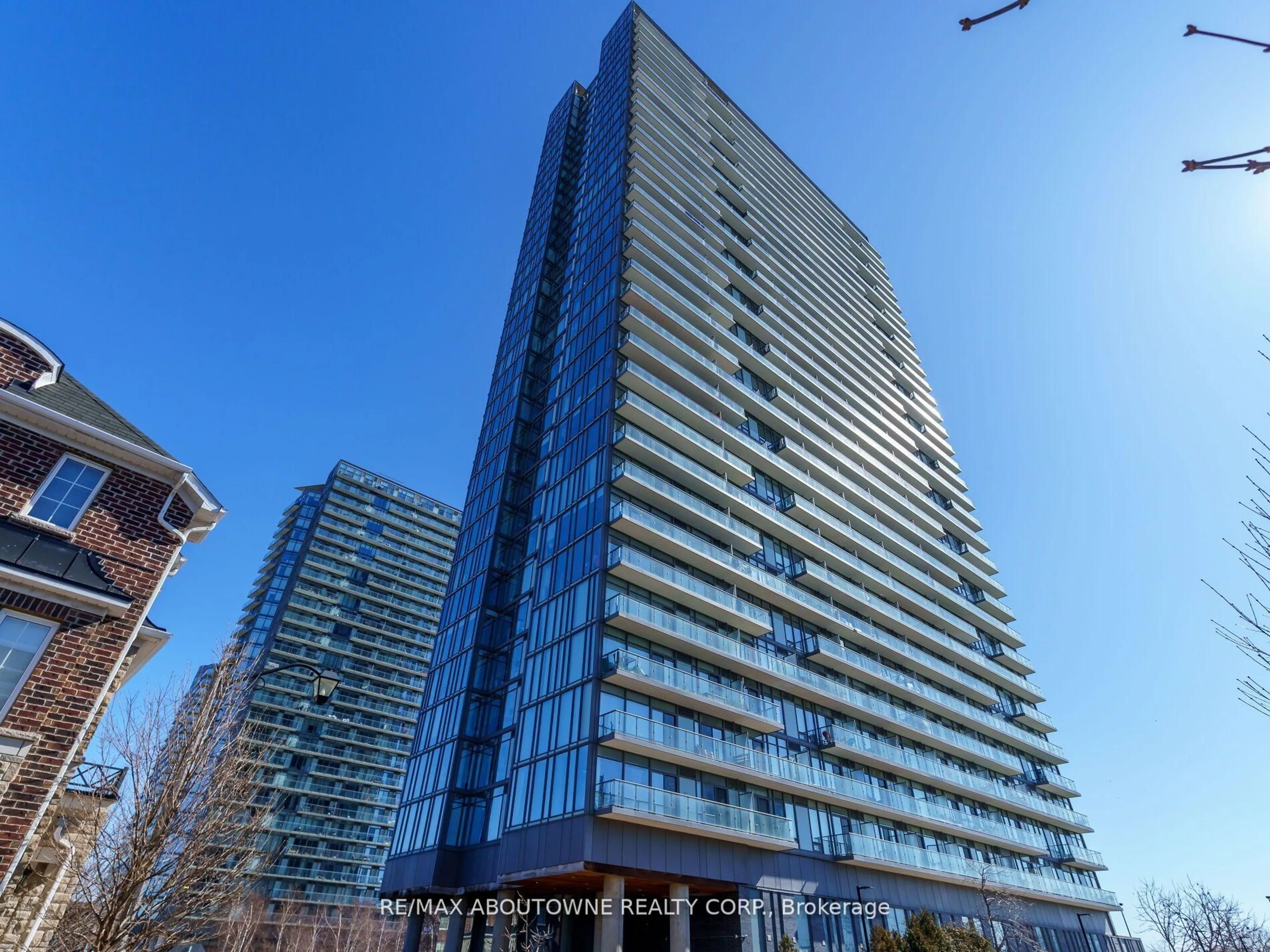 A pic from outside/outdoor area/front of a property/back of a property/a pic from drone, unknown for 105 The Queensway Ave #2702, Toronto Ontario M6S 5B5