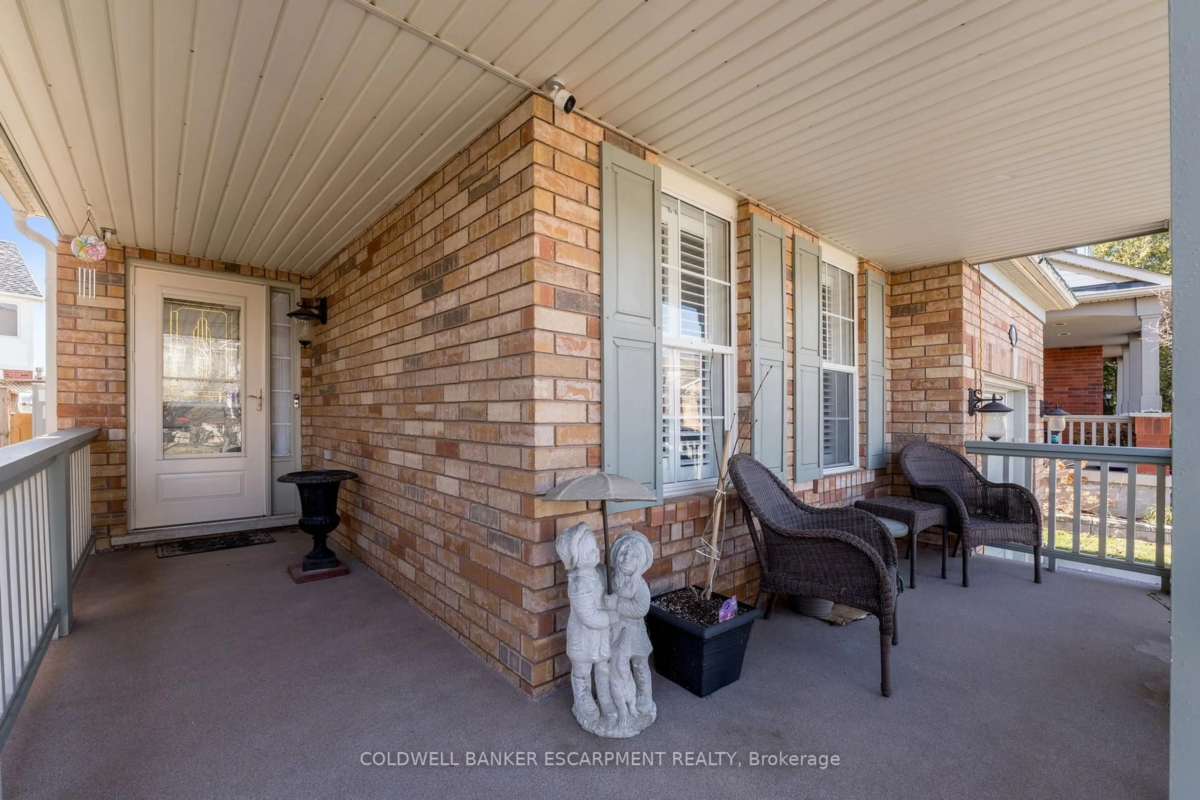 Patio, street for 593 Caverhill Cres, Milton Ontario L9T 5K1