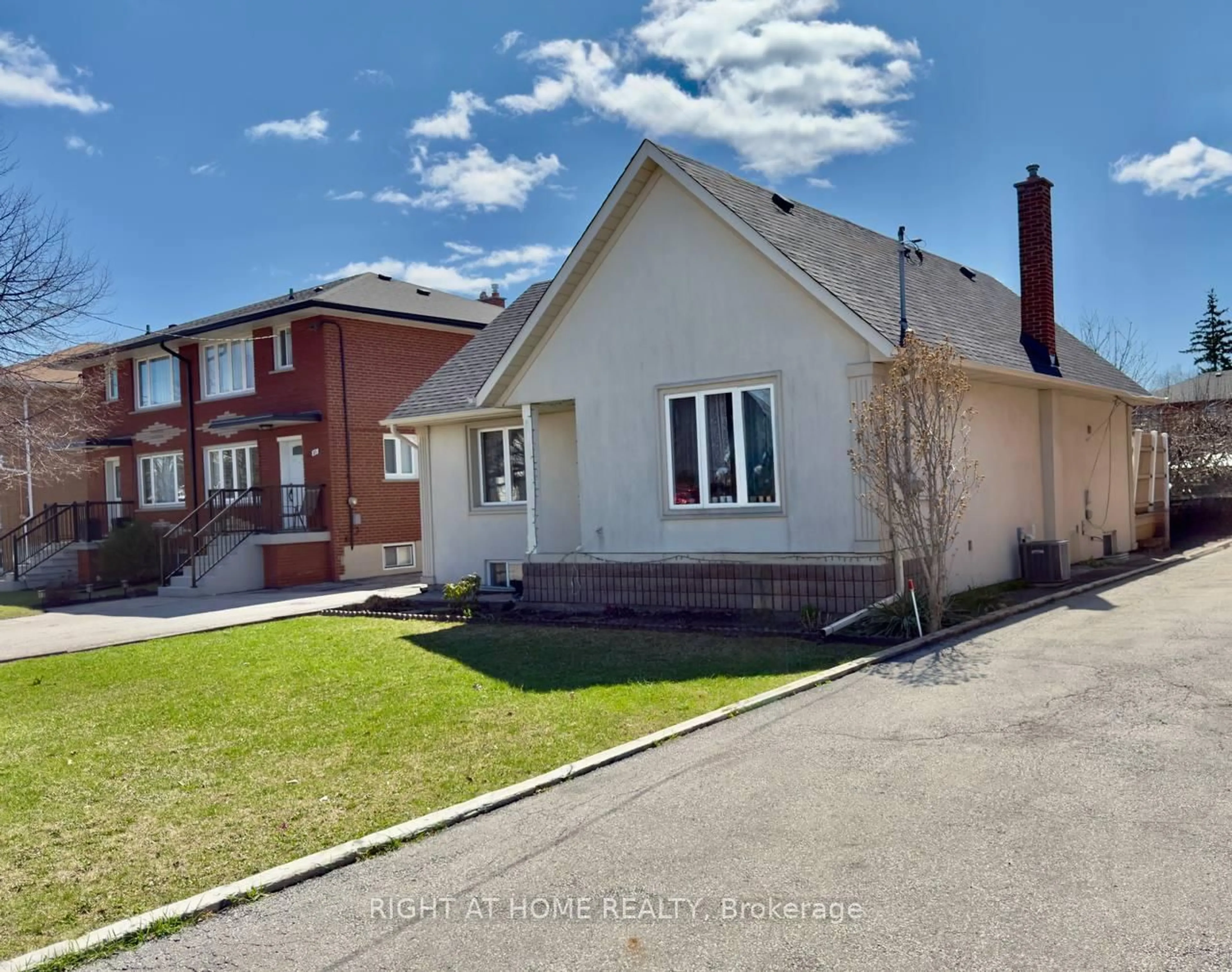 A pic from outside/outdoor area/front of a property/back of a property/a pic from drone, street for 25 Burlingame Rd, Toronto Ontario M8W 1Y7