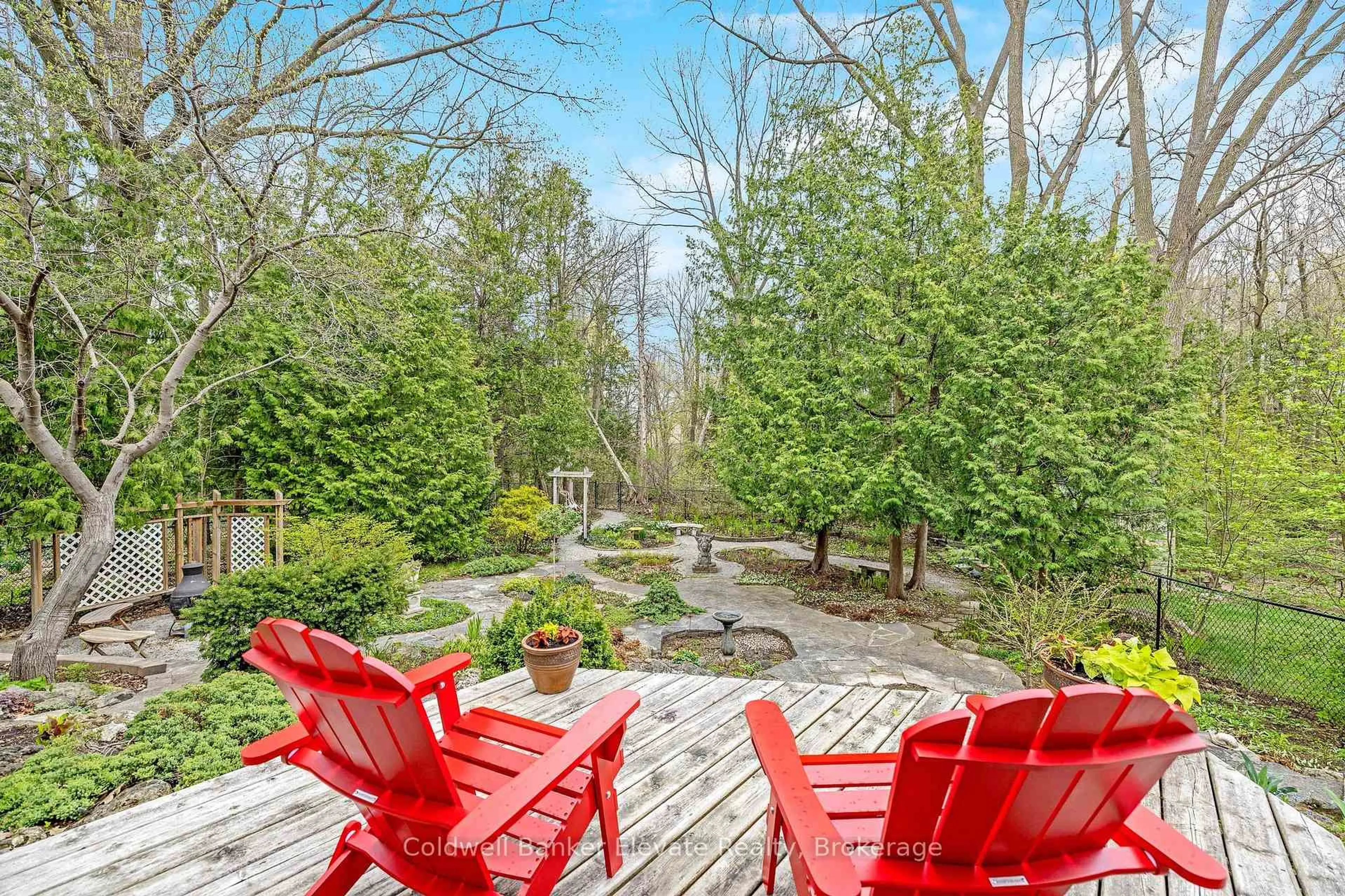 Patio, forest/trees view for 39 Harold St, Halton Hills Ontario L7G 4X8