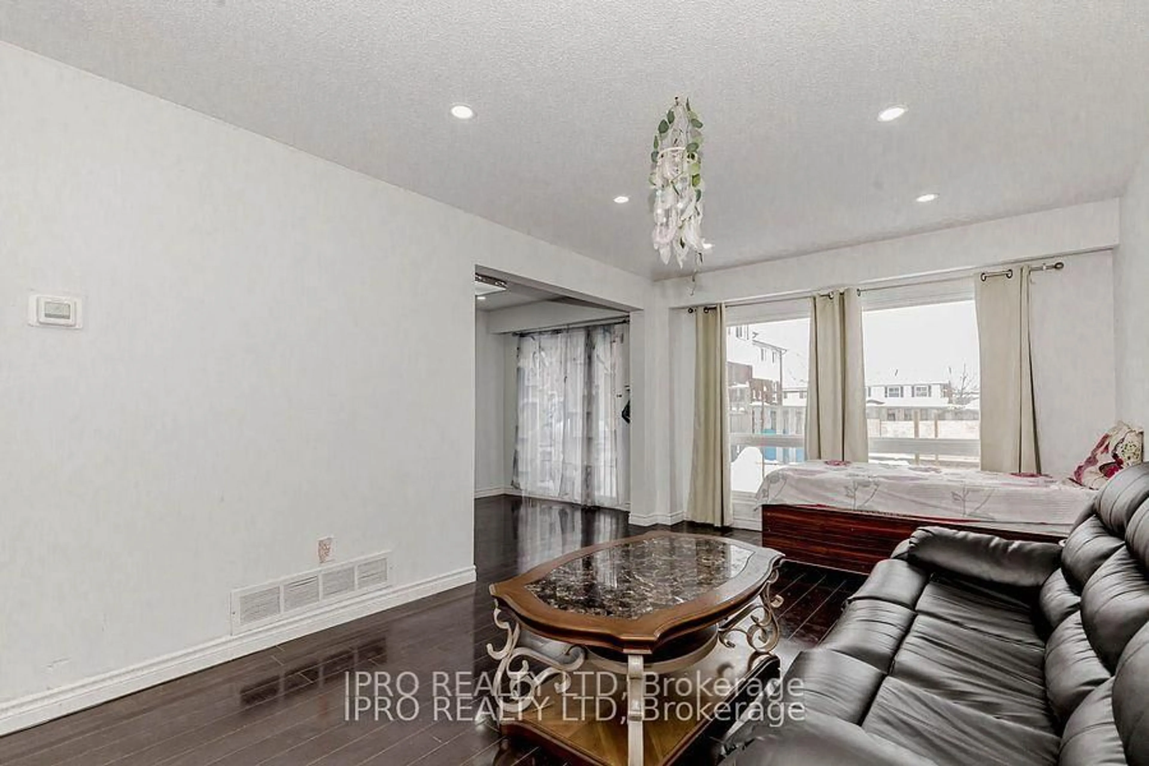 Unknown for 7406 Darcel Ave #Unit 1, Mississauga Ontario L4T 2X7
