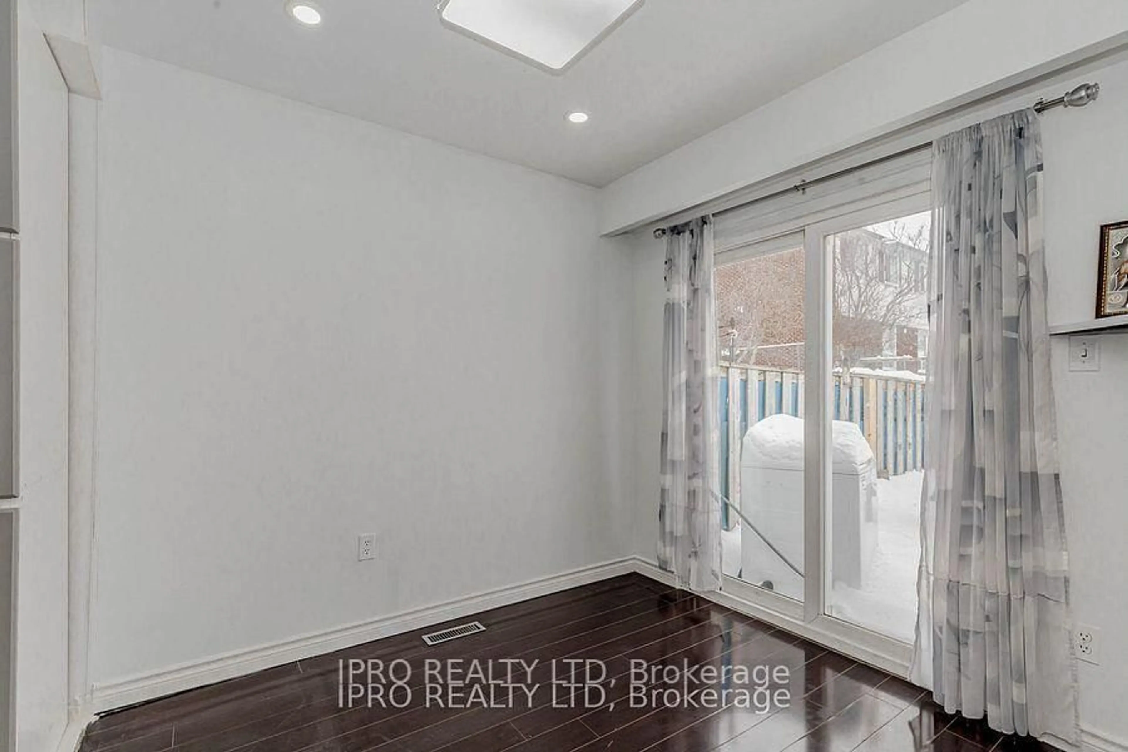 Unknown for 7406 Darcel Ave #Unit 1, Mississauga Ontario L4T 2X7