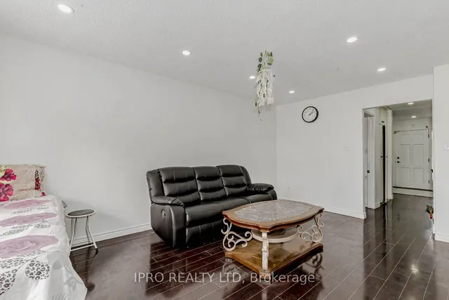 Additional property image - 7406 Darcel Ave Unit Unit 1