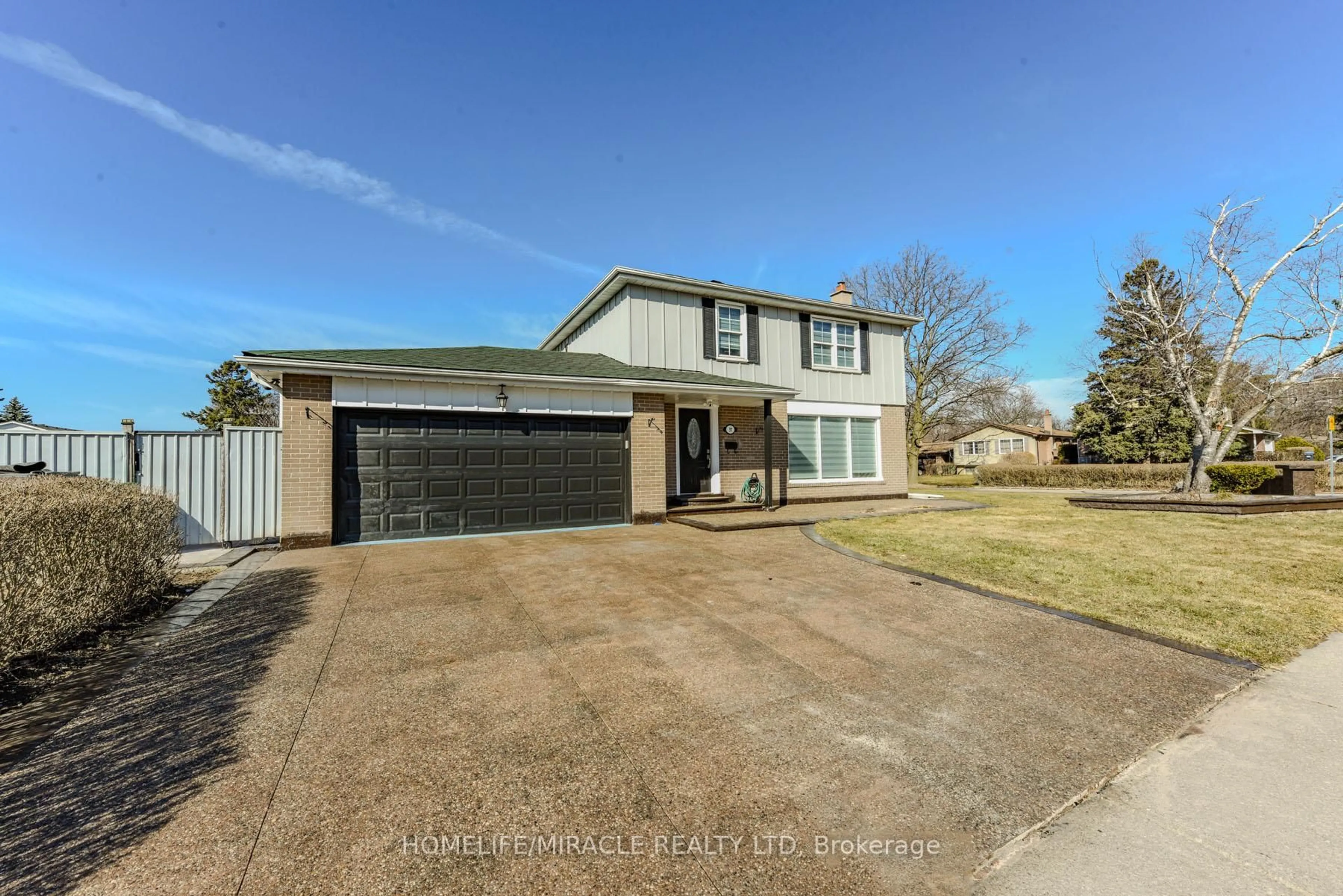 A pic from outside/outdoor area/front of a property/back of a property/a pic from drone, street for 37 Crawley Dr, Brampton Ontario L6T 2S2