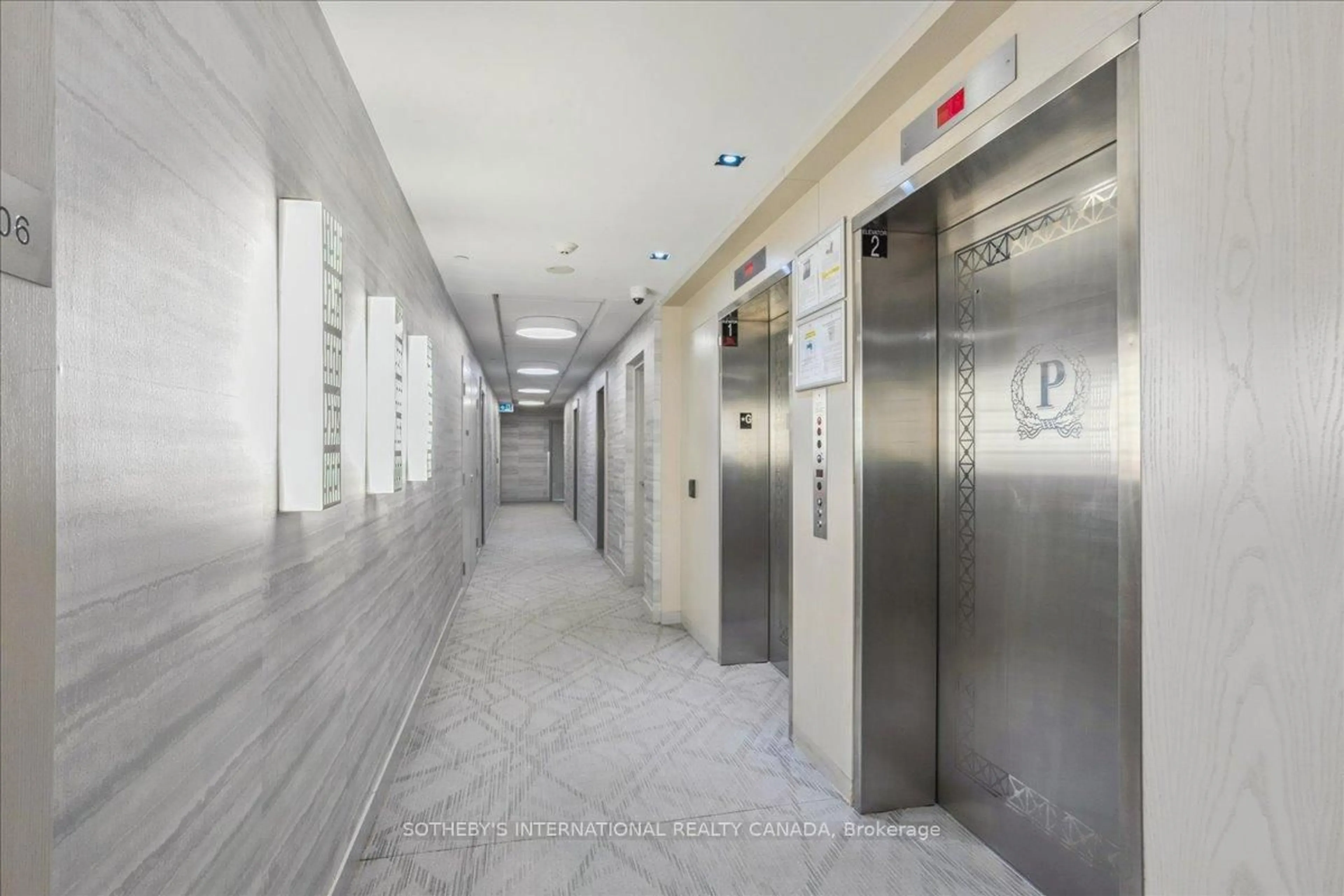 Indoor foyer for 4633 Glen Erin Dr #702, Mississauga Ontario L5M 0Y6